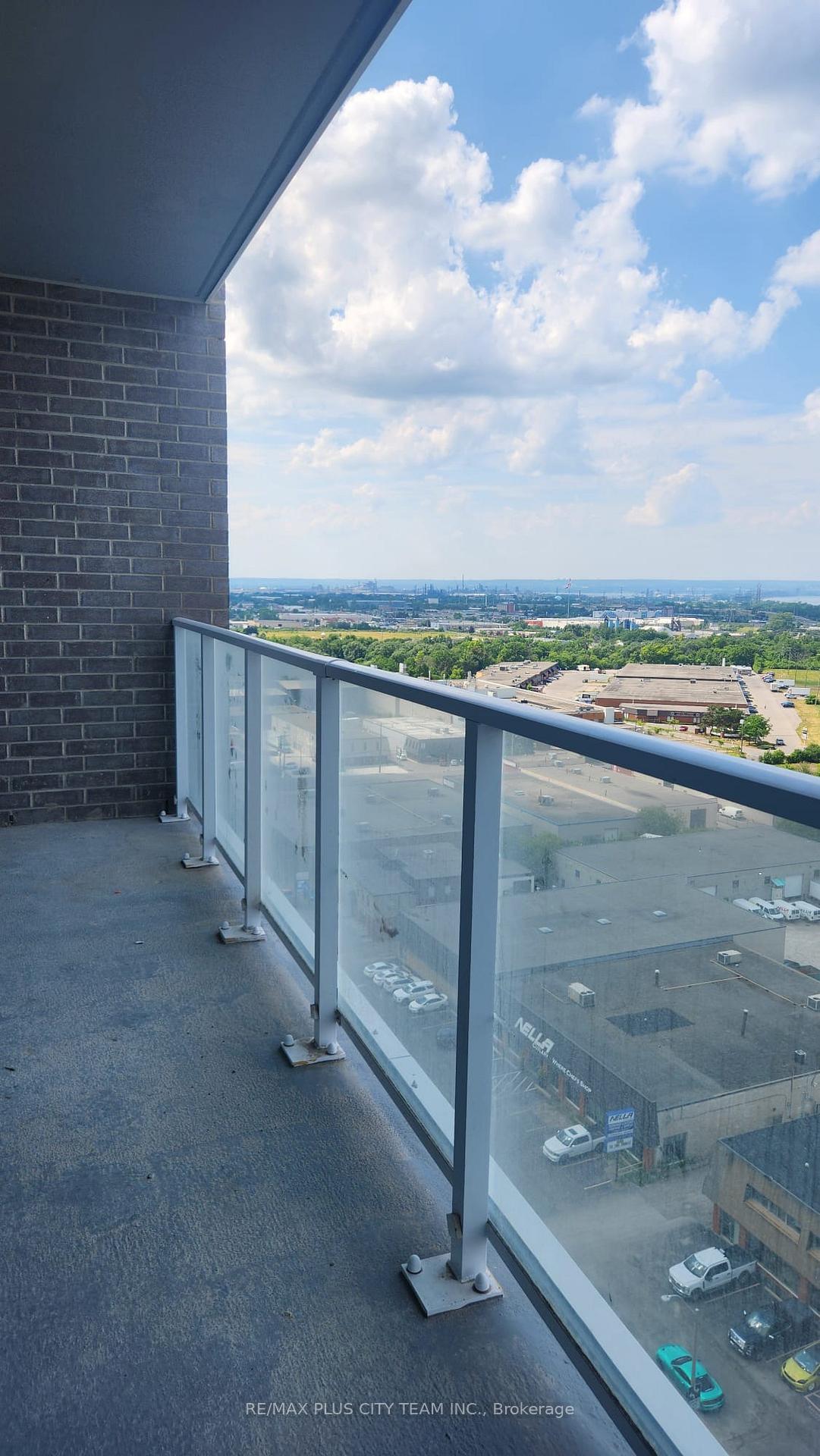 Photo 5 of Unit 1512, 2782 Barton Street, Hamilton, Riverdale — HOMEH