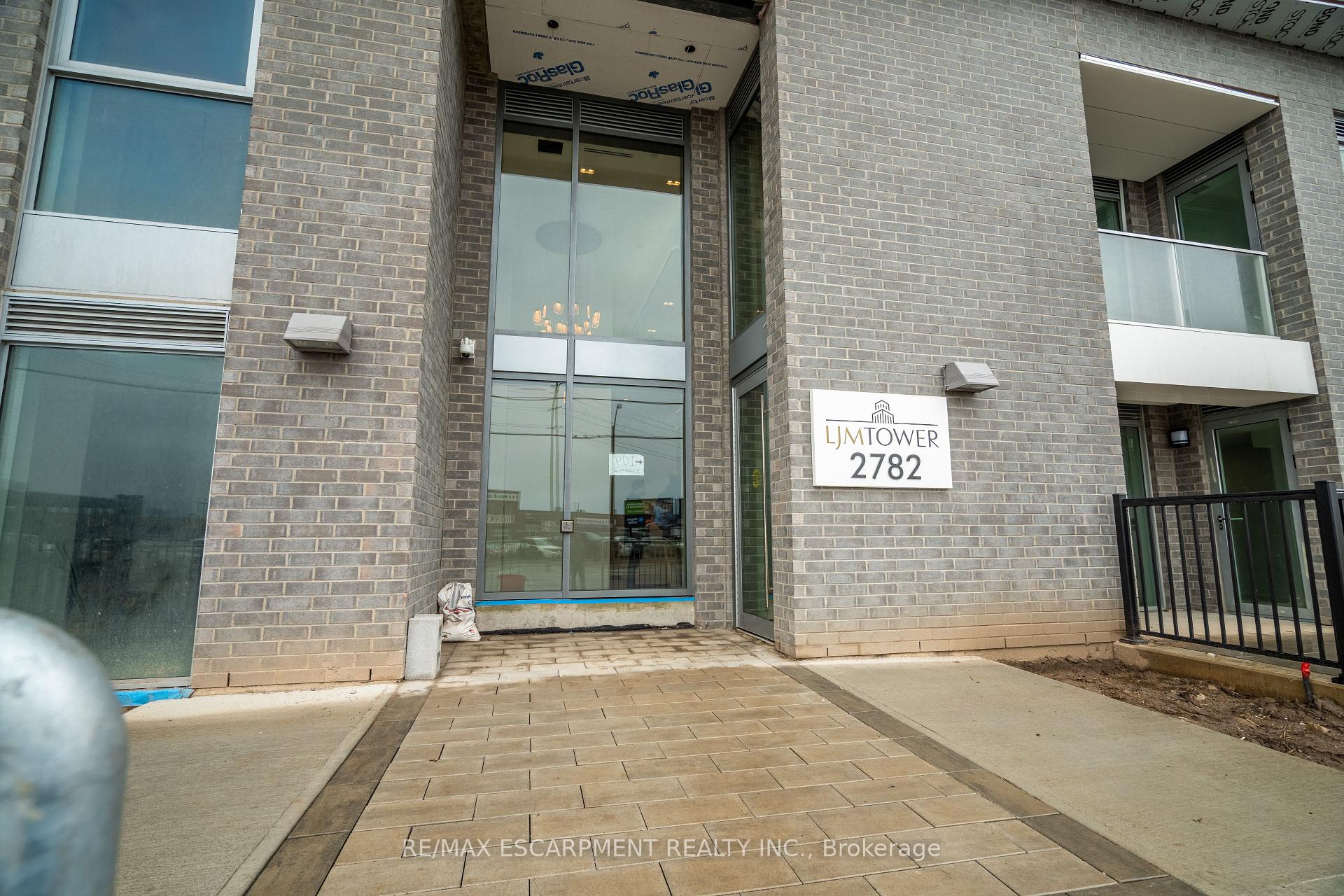 Photo 10 of Unit 1002, 2782 Barton Street, Hamilton, Riverdale — HOMEH