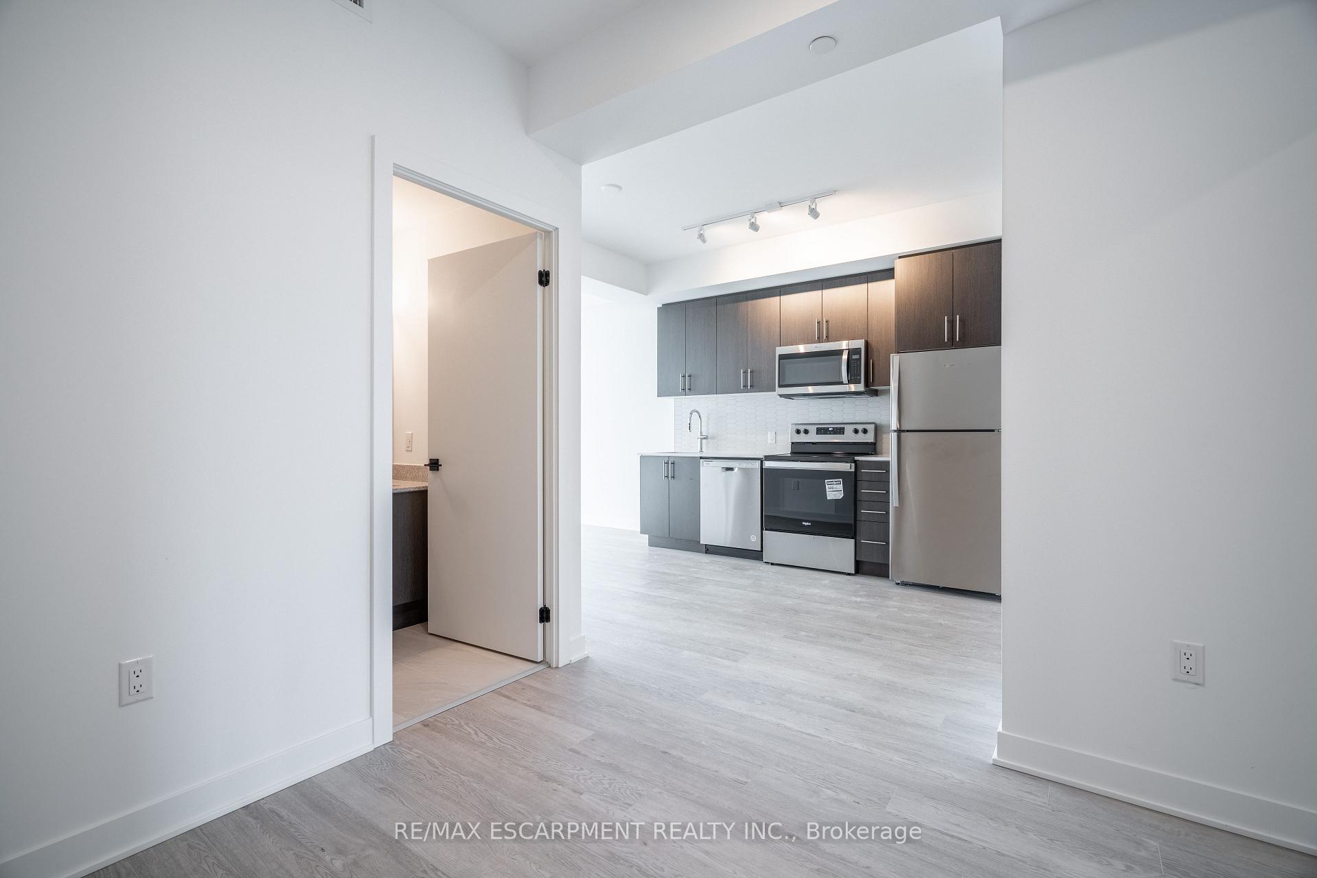 Photo 5 of Unit 1002, 2782 Barton Street, Hamilton, Riverdale — HOMEH
