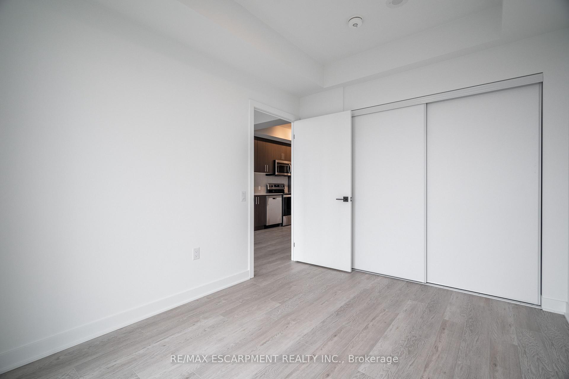 Photo 2 of Unit 1002, 2782 Barton Street, Hamilton, Riverdale — HOMEH