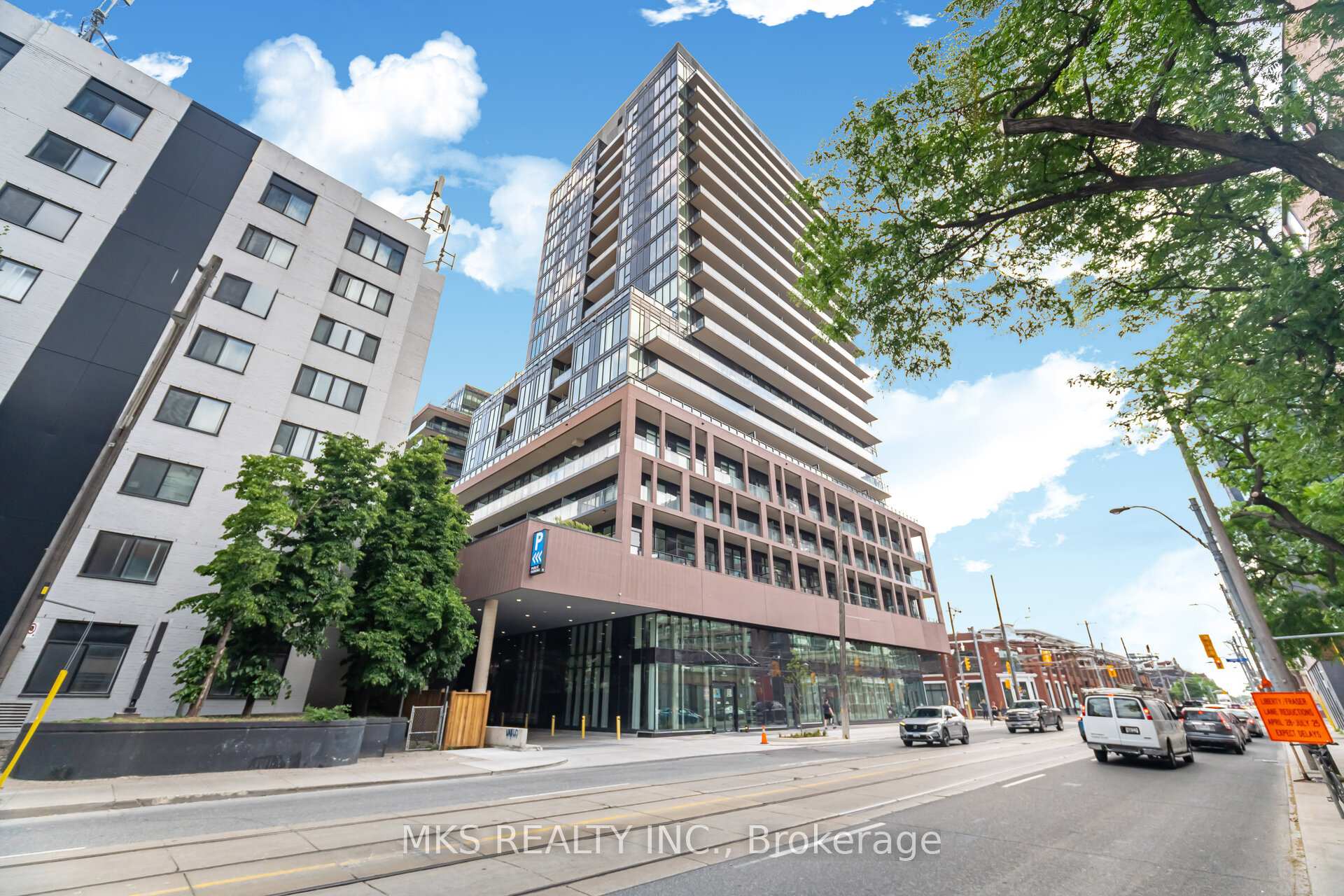 Front of Unit 621, 285 Dufferin Street