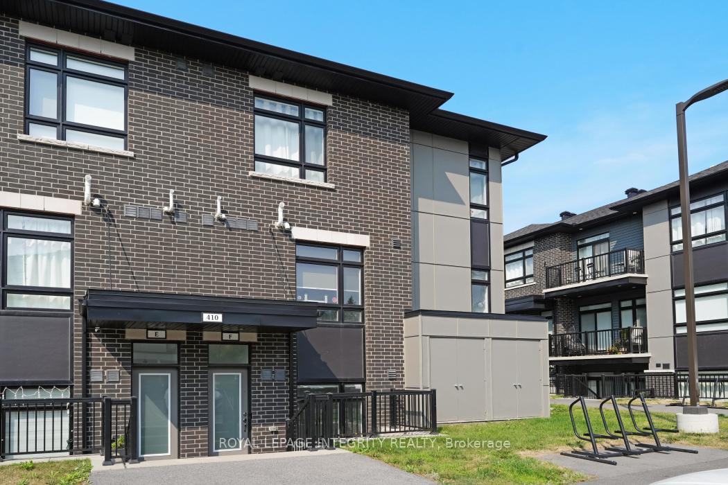Front of Unit F, 410 Rolling Meadow Crescent