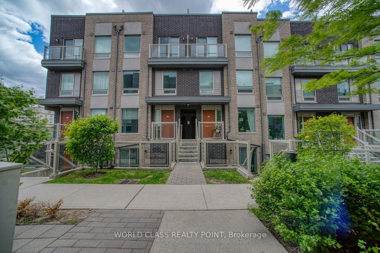 Front of Unit 221, 7 Applewood Lane E
