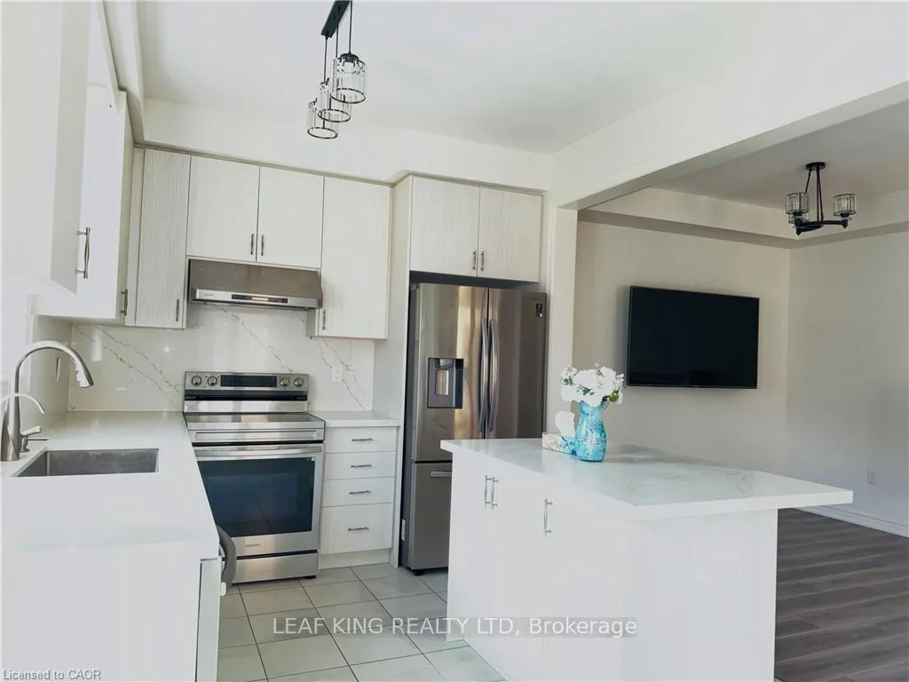 Photo 4 of 112 Skinner Road, Hamilton, Waterdown — HOMEH