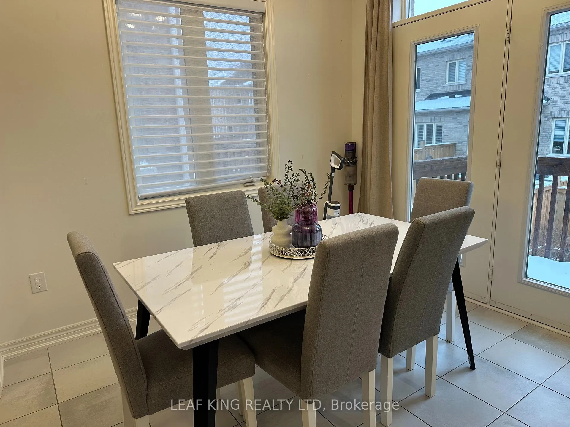 Photo 10 of 112 Skinner Road, Hamilton, Waterdown — HOMEH