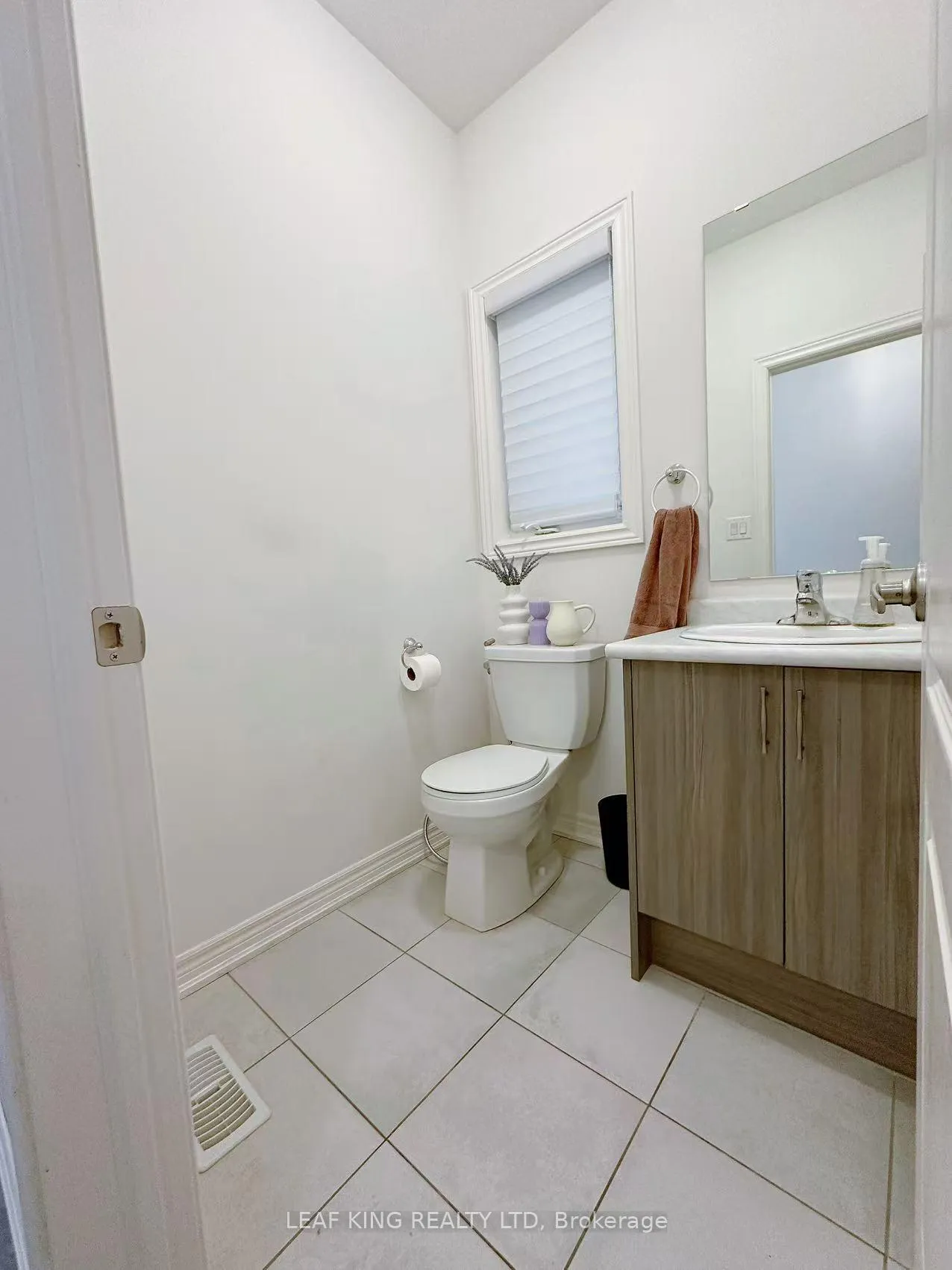Photo 11 of 112 Skinner Road, Hamilton, Waterdown — HOMEH