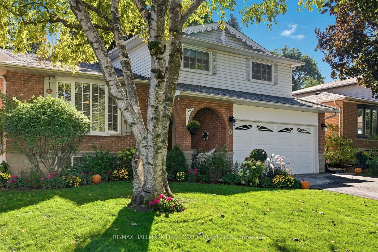 Photo 2 of 7 Spry Avenue, Clarington, Bowmanville — HOMEH