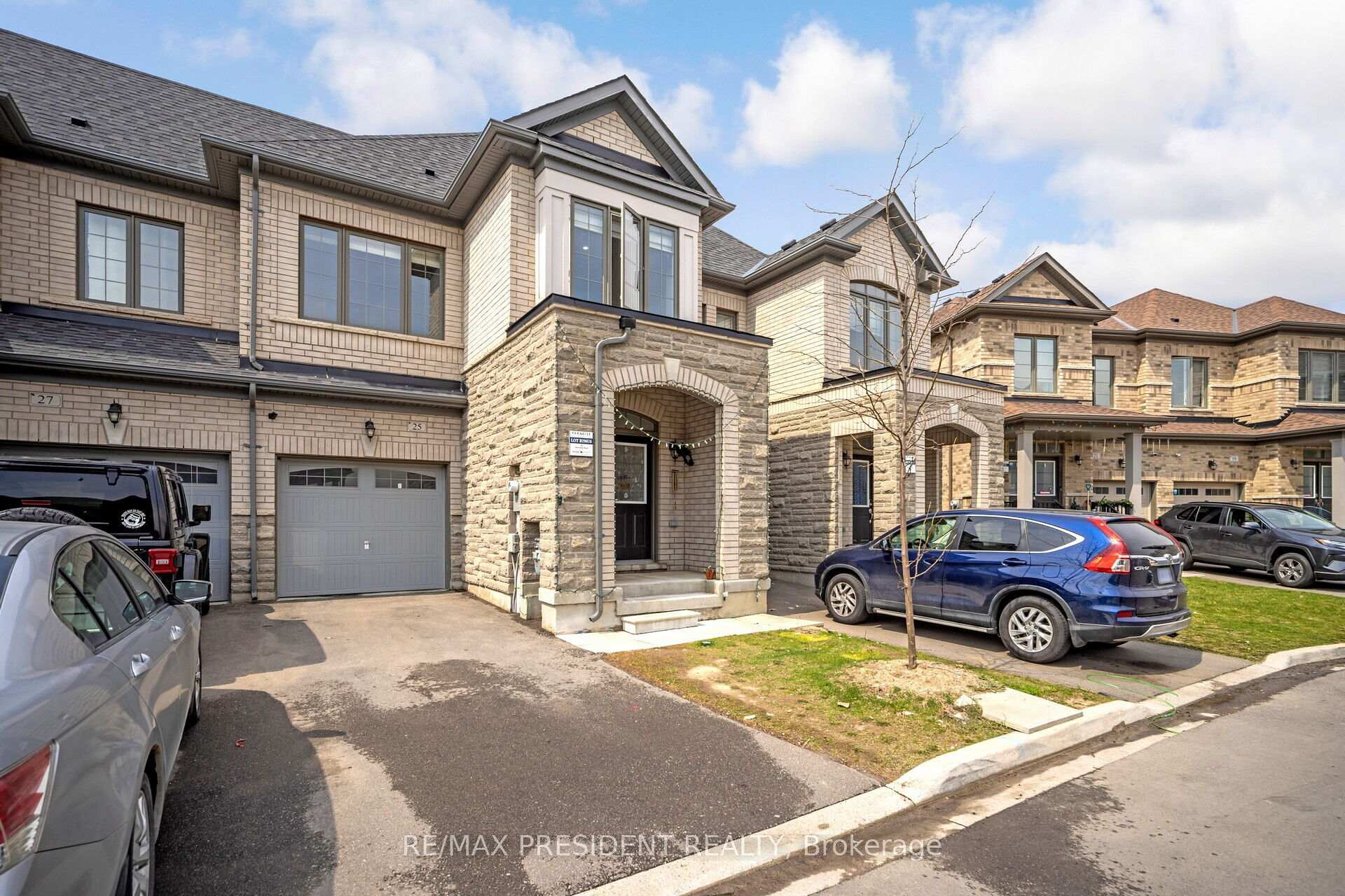 Photo 2 of 25 Adventura Road, Brampton, Northwest Brampton — HOMEH