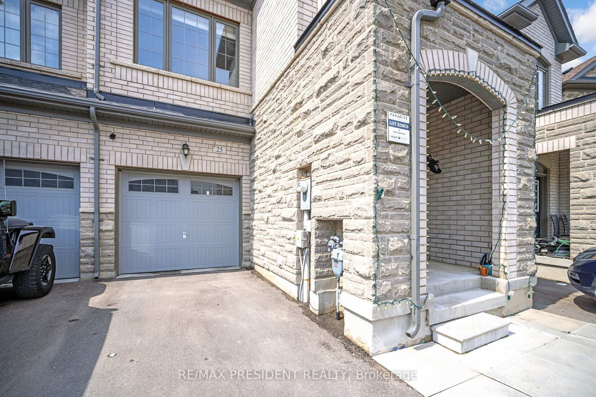 Photo 3 of 25 Adventura Road, Brampton, Northwest Brampton — HOMEH