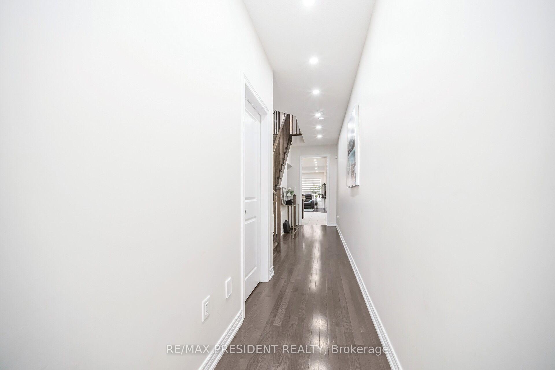 Photo 9 of 25 Adventura Road, Brampton, Northwest Brampton — HOMEH