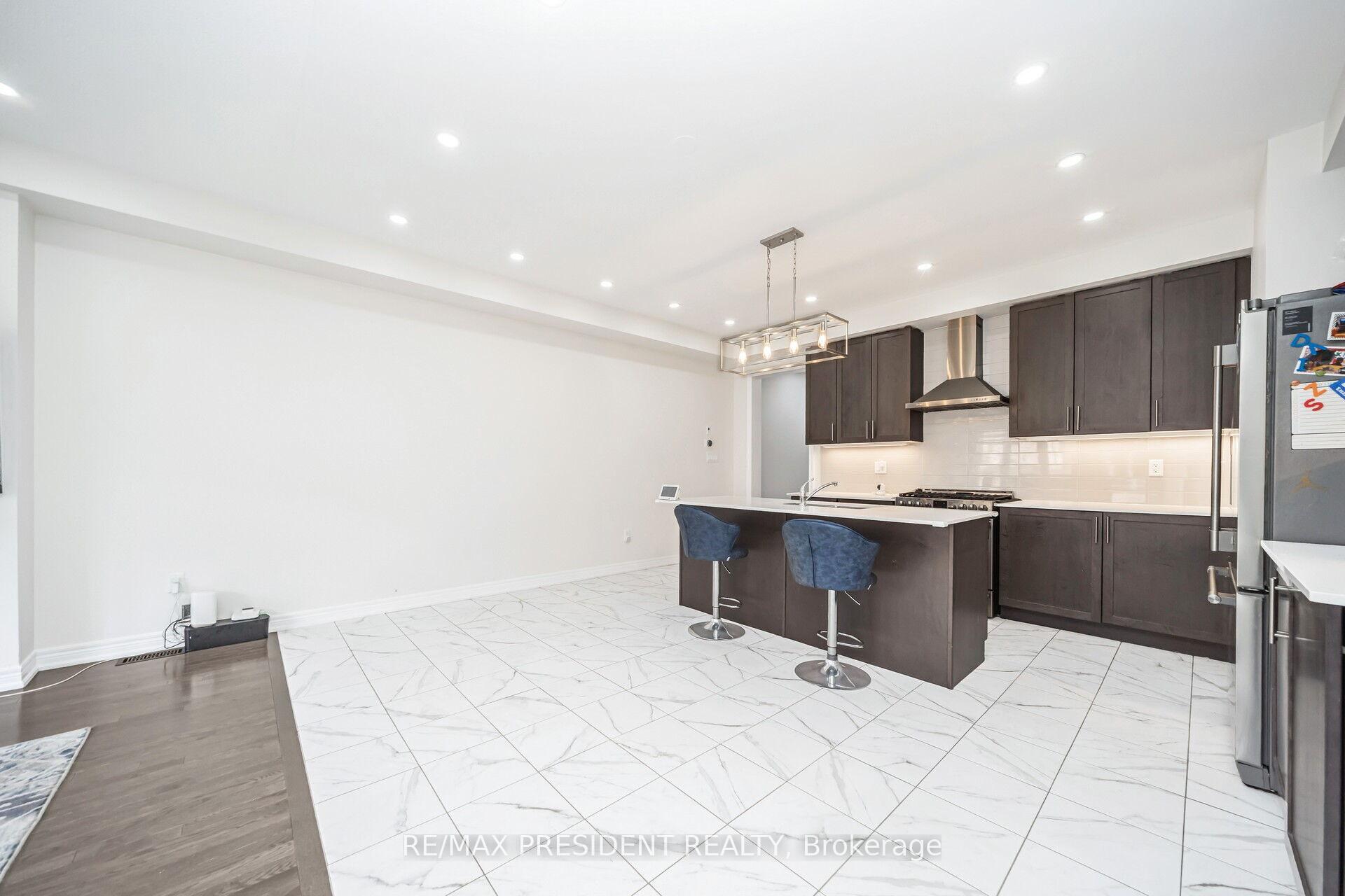 Photo 15 of 25 Adventura Road, Brampton, Northwest Brampton — HOMEH