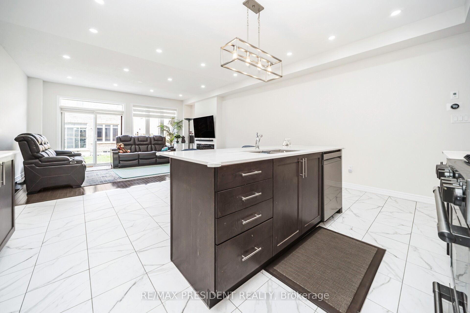 Photo 16 of 25 Adventura Road, Brampton, Northwest Brampton — HOMEH