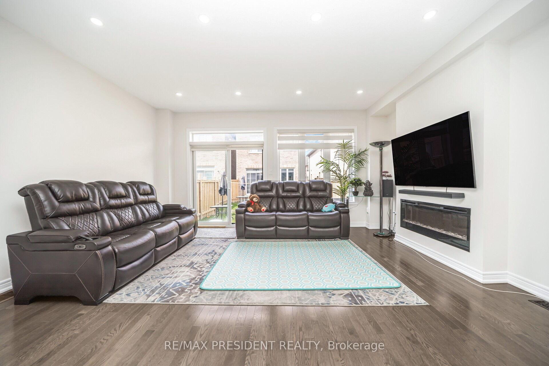 Photo 18 of 25 Adventura Road, Brampton, Northwest Brampton — HOMEH