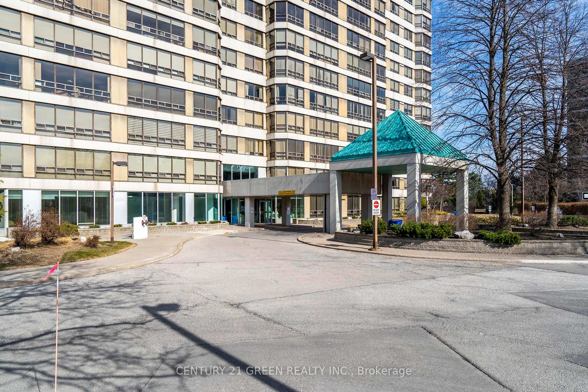 Front of Unit 712, 310 Mill Street S