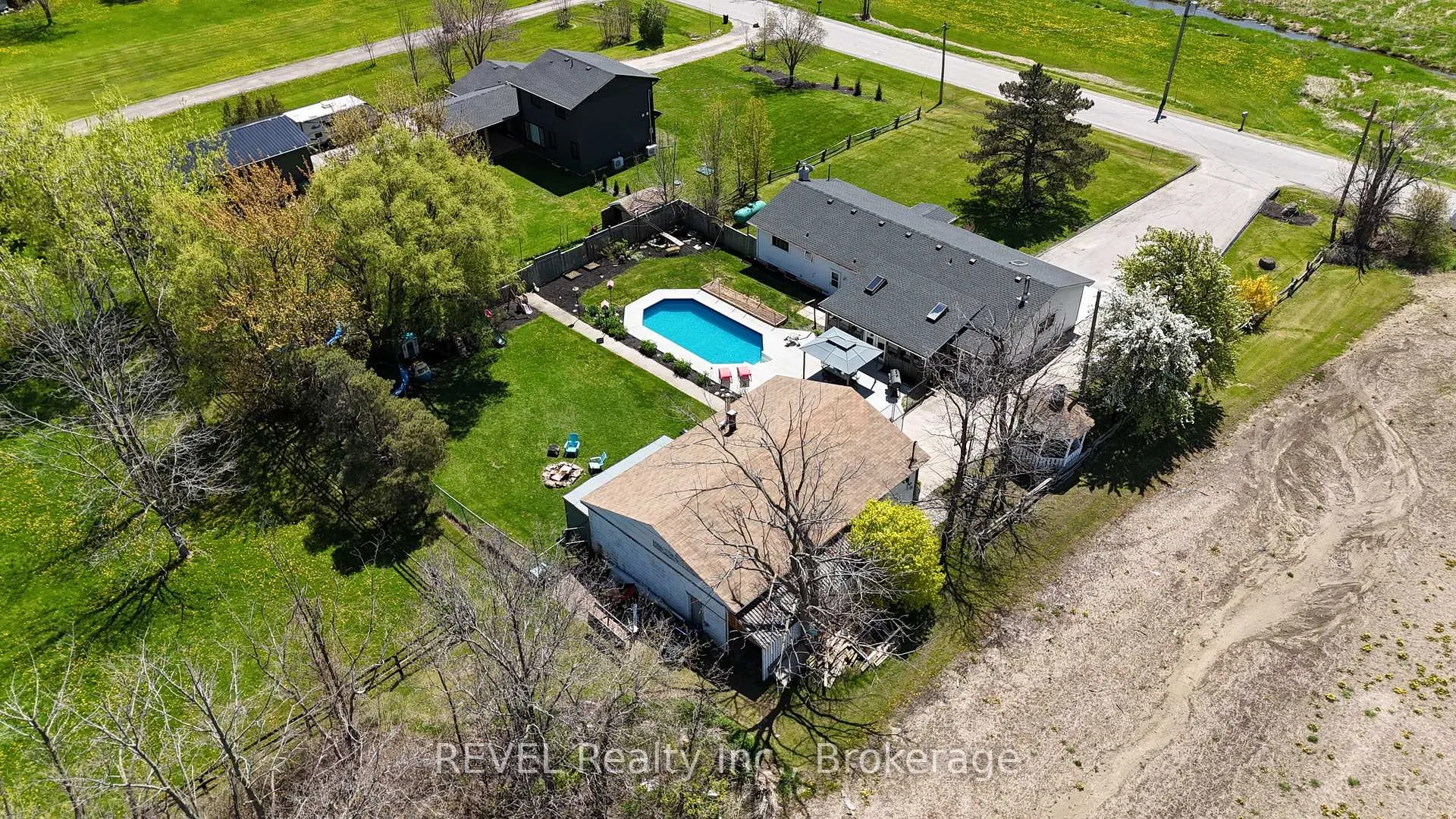 Photo 1 of 350 Kemp Road W, Grimsby, Grimsby Escarpment — HOMEH