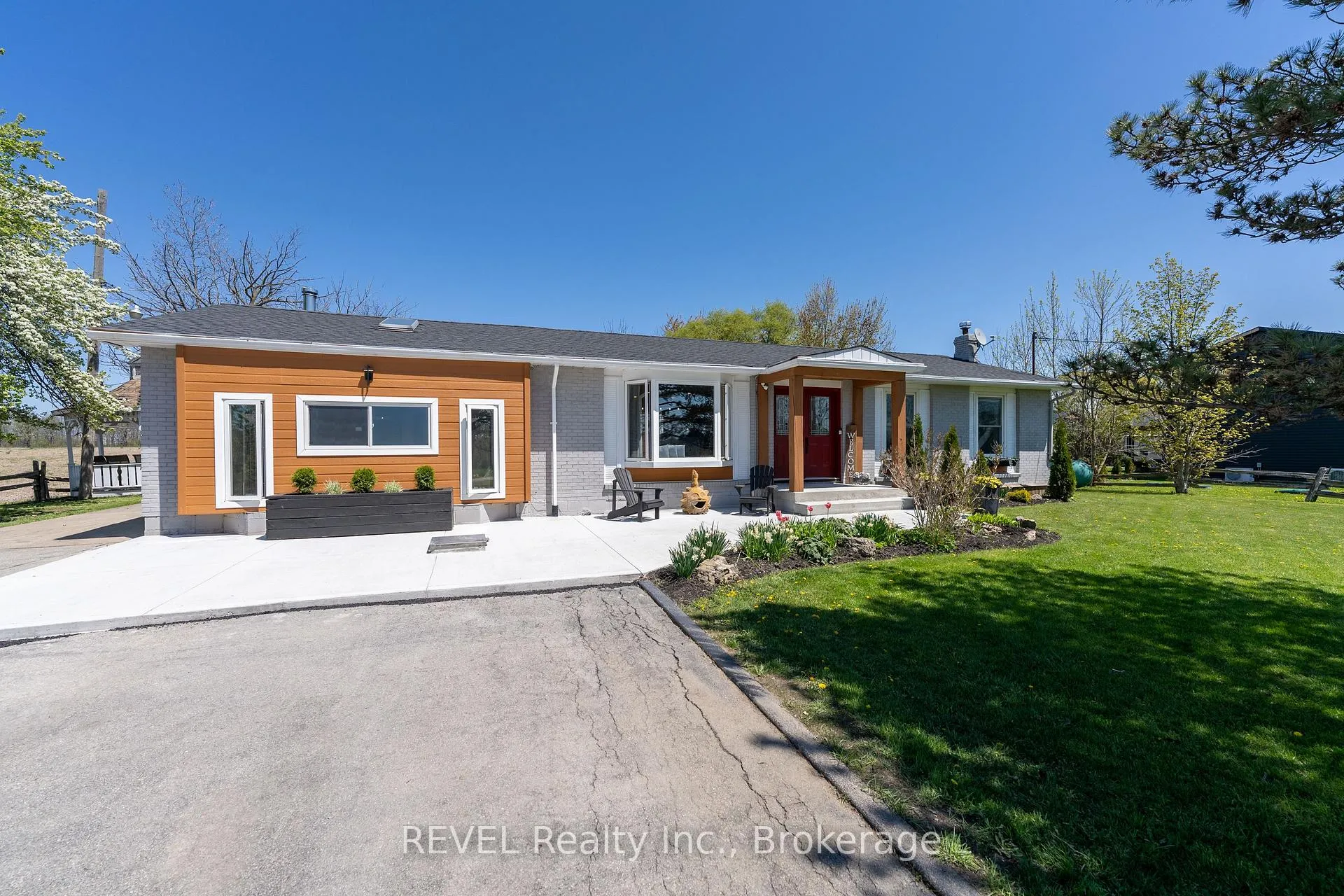 Photo 7 of 350 Kemp Road W, Grimsby, Grimsby Escarpment — HOMEH