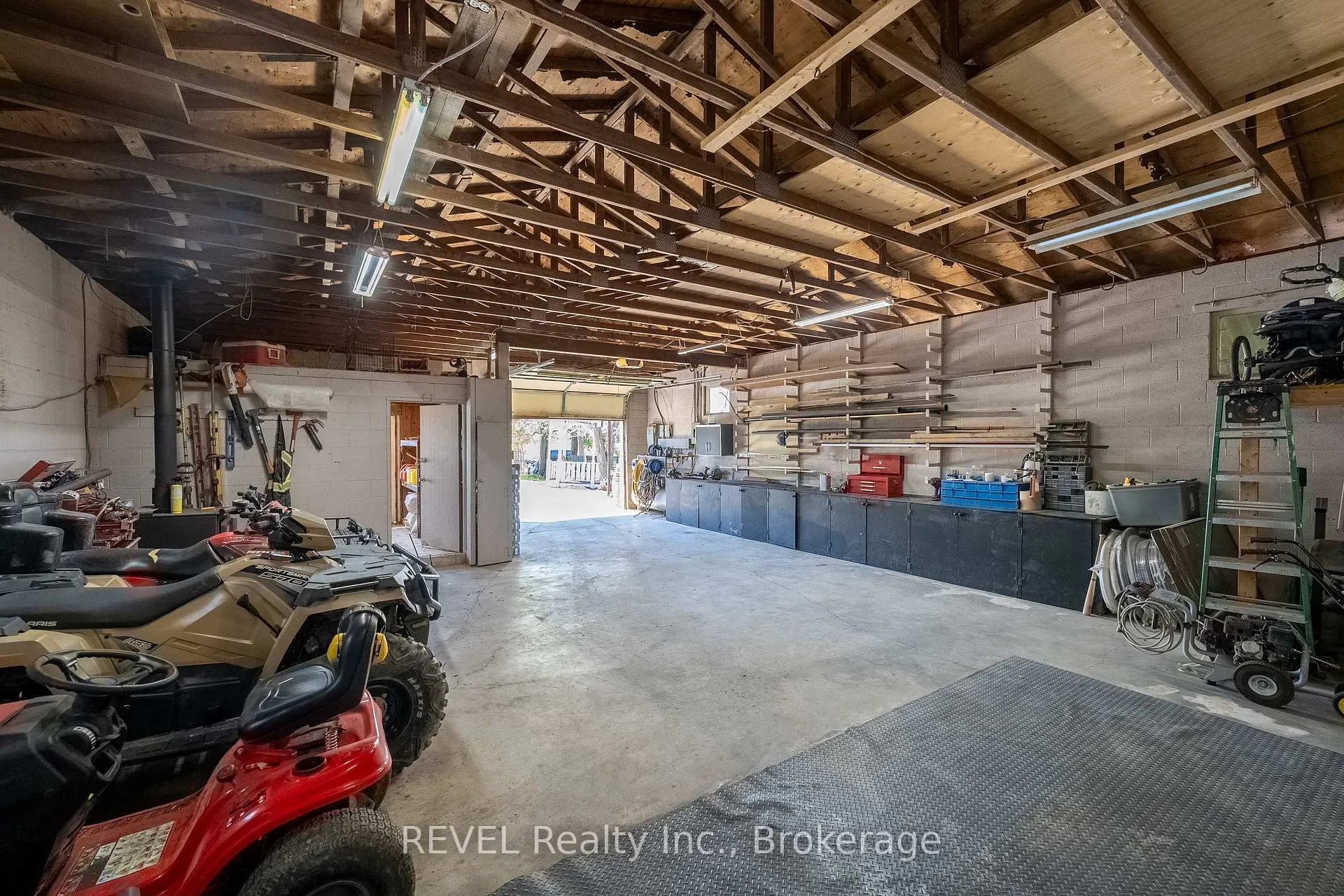 Photo 104 of 350 Kemp Road W, Grimsby, Grimsby Escarpment — HOMEH