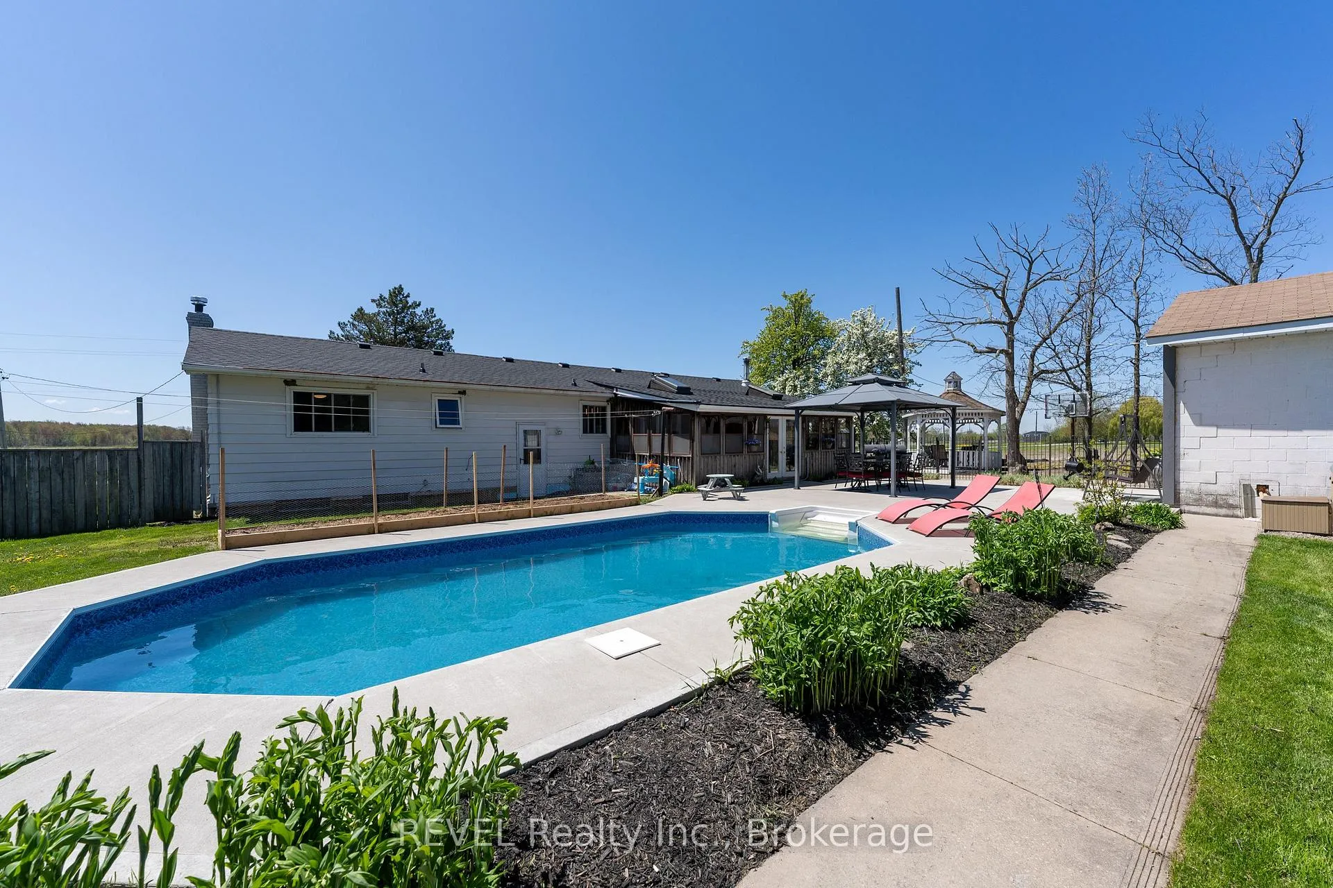 Photo 111 of 350 Kemp Road W, Grimsby, Grimsby Escarpment — HOMEH