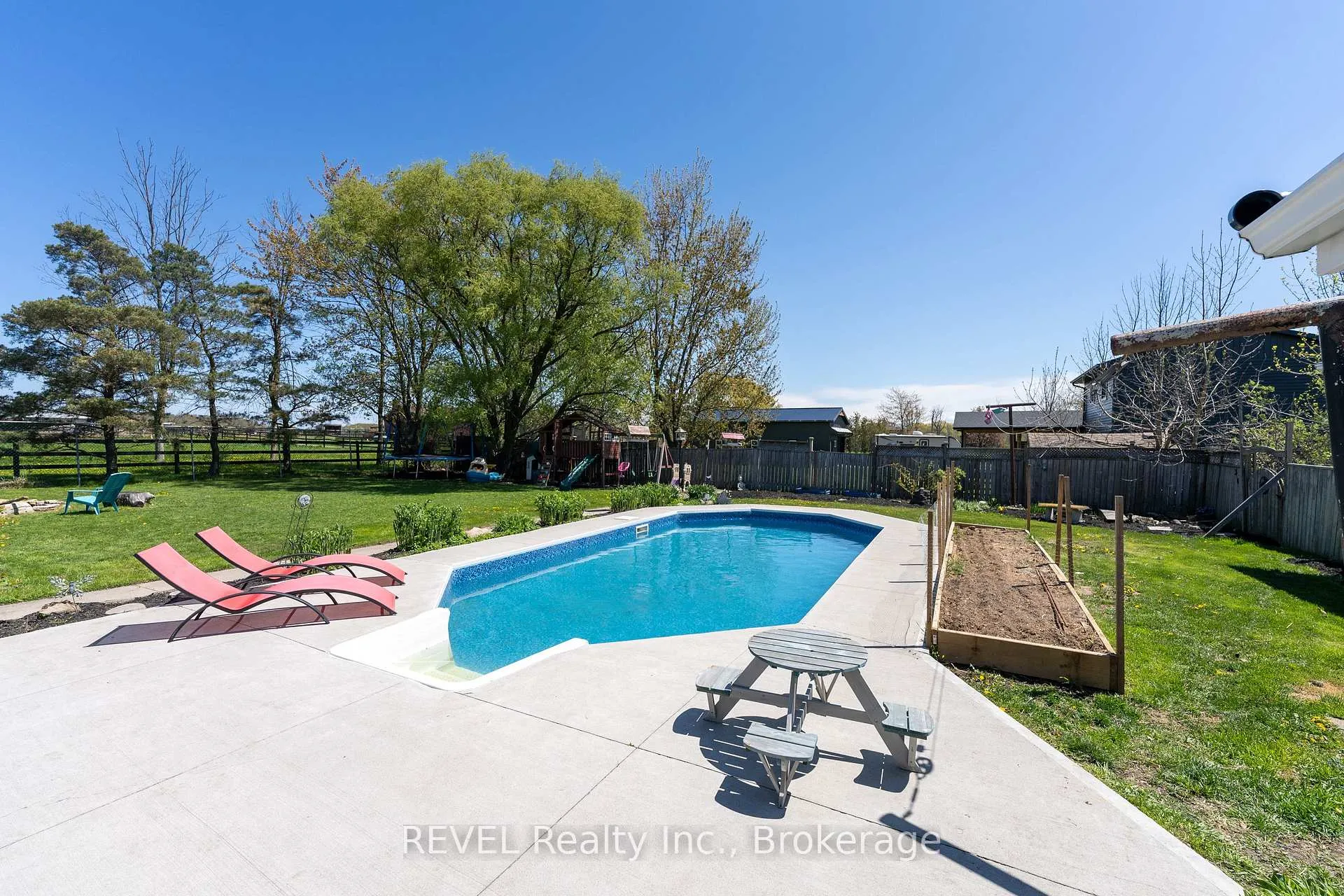 Photo 113 of 350 Kemp Road W, Grimsby, Grimsby Escarpment — HOMEH