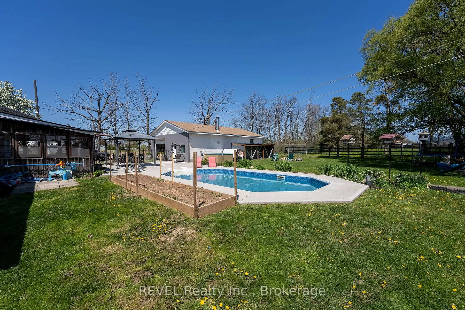 Photo 117 of 350 Kemp Road W, Grimsby, Grimsby Escarpment — HOMEH