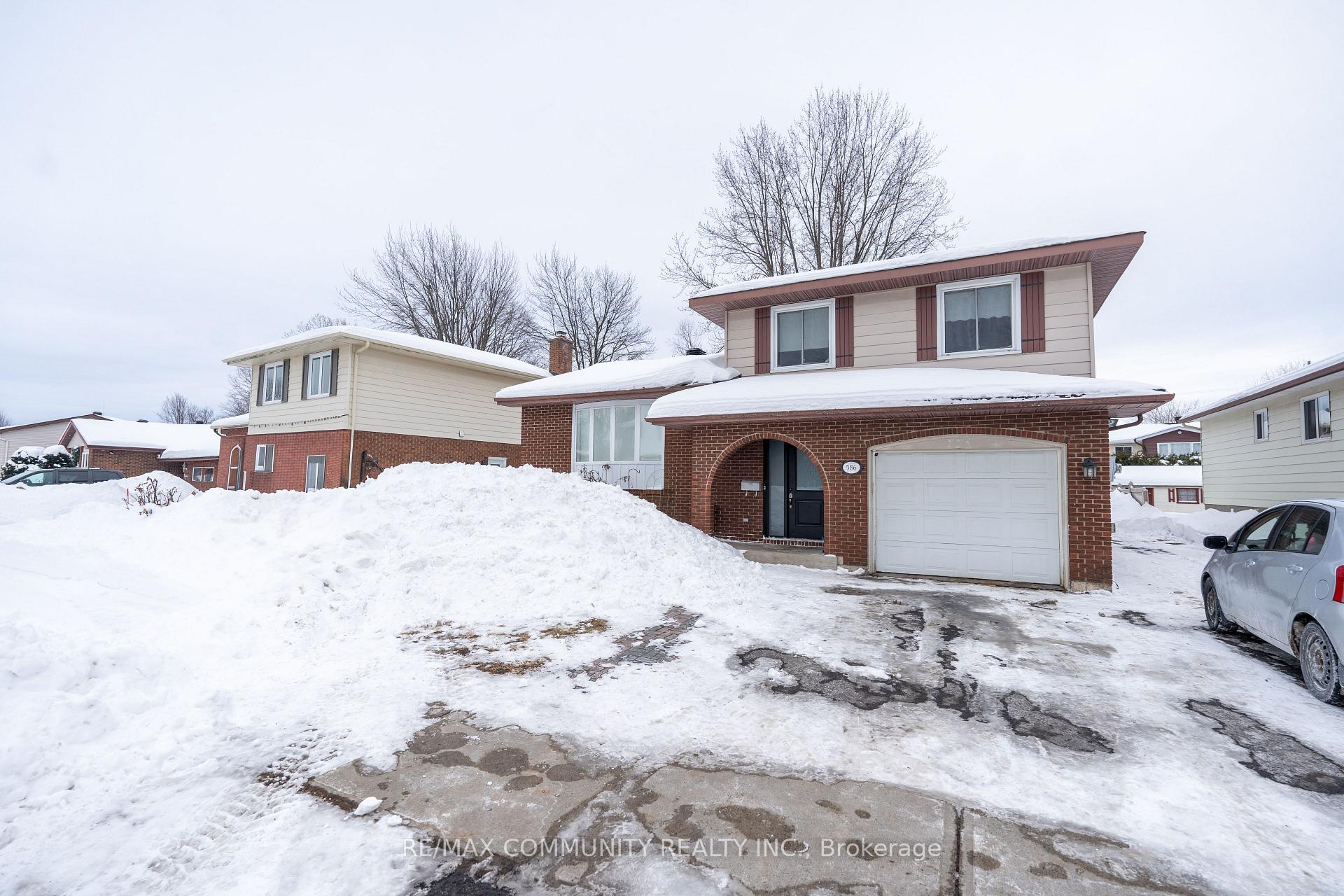 Photo 2 of 586 Lynwood Drive, Cornwall — HOMEH