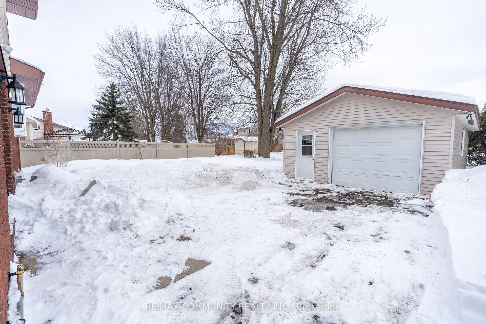Photo 4 of 586 Lynwood Drive, Cornwall — HOMEH