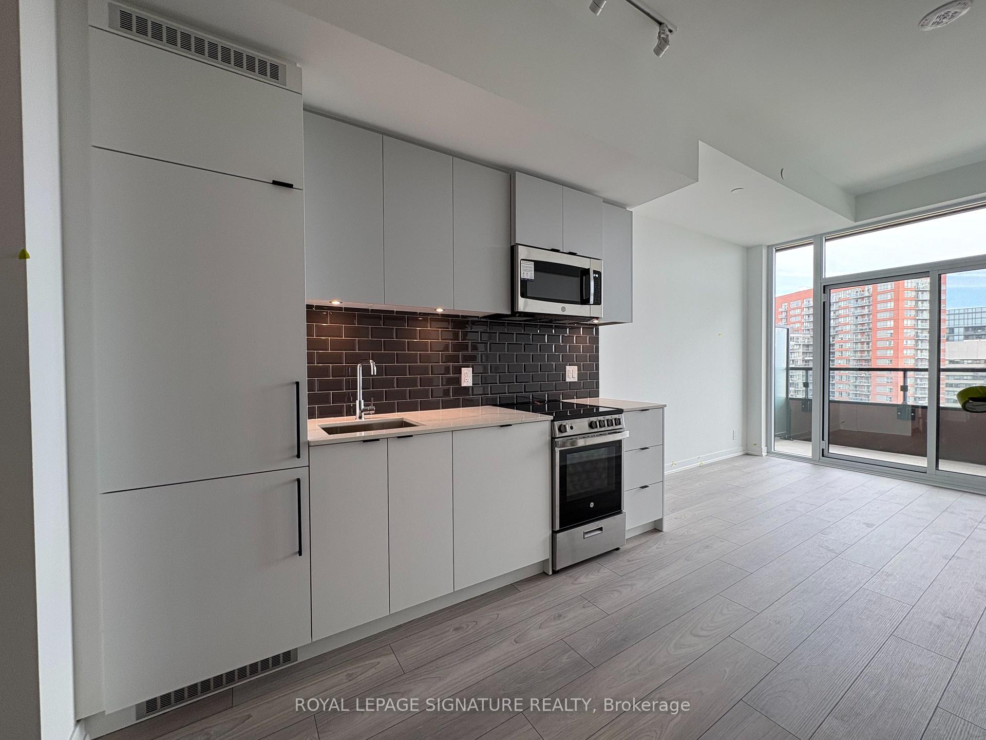 Front of Unit 1108, 285 Dufferin Street