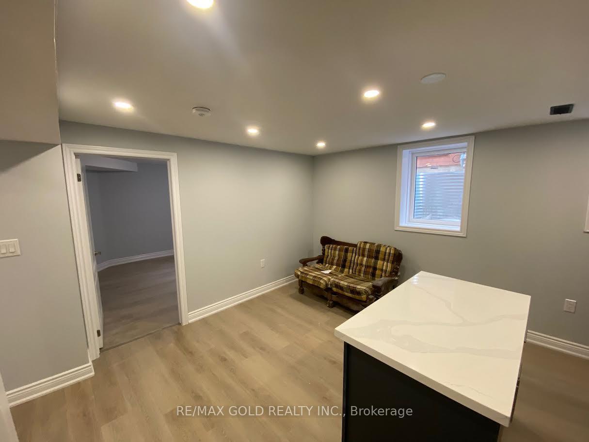 Photo 6 of 74 Brinkley Drive, Brampton, Snelgrove — HOMEH