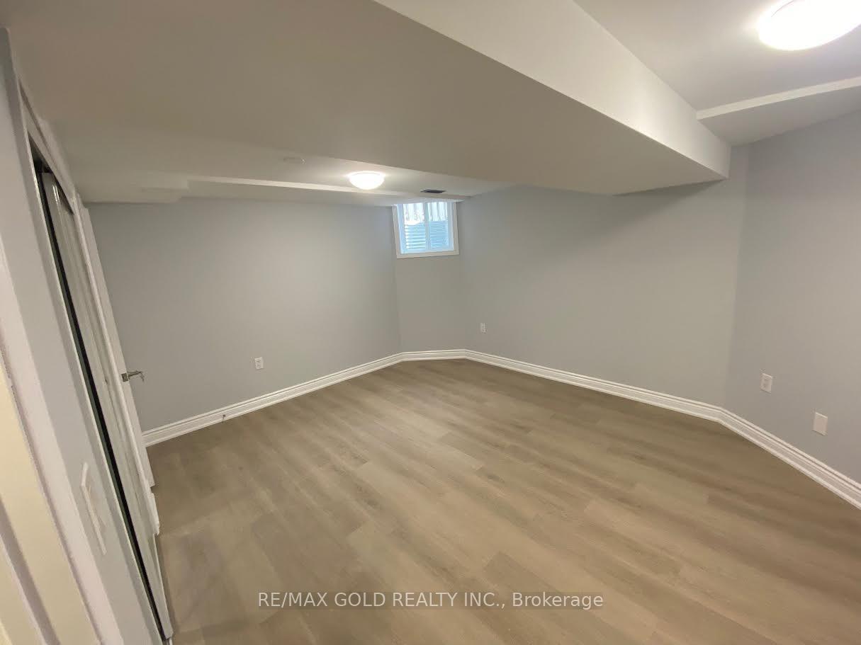 Photo 4 of 74 Brinkley Drive, Brampton, Snelgrove — HOMEH