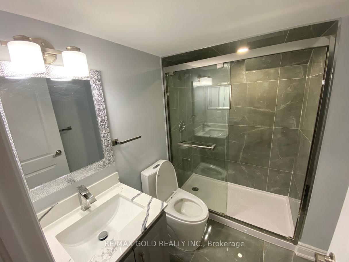 Photo 2 of 74 Brinkley Drive, Brampton, Snelgrove — HOMEH
