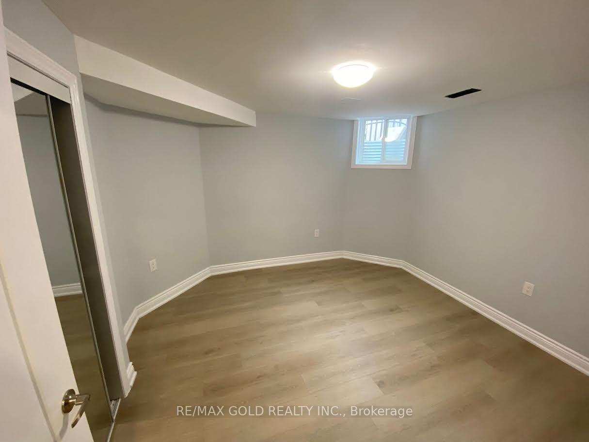 Photo 5 of 74 Brinkley Drive, Brampton, Snelgrove — HOMEH