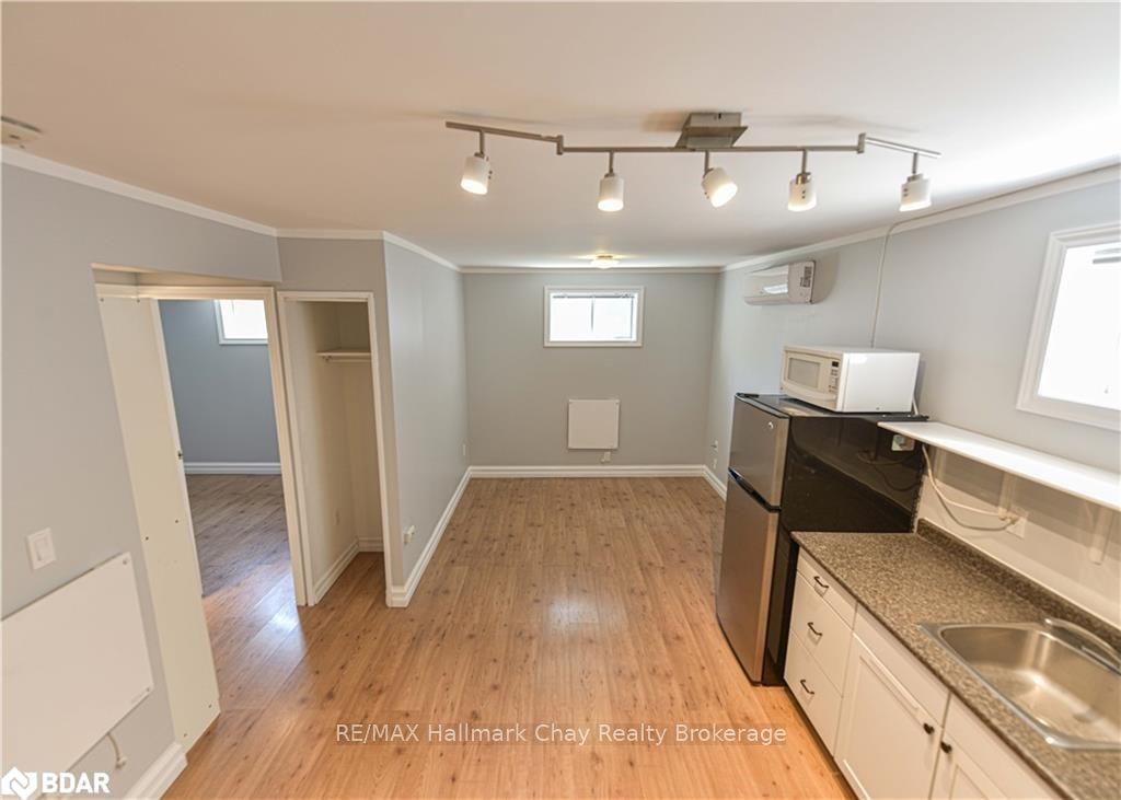 Photo 3 of Unit B, 65 Springdale Drive, Barrie, Cundles East — HOMEH