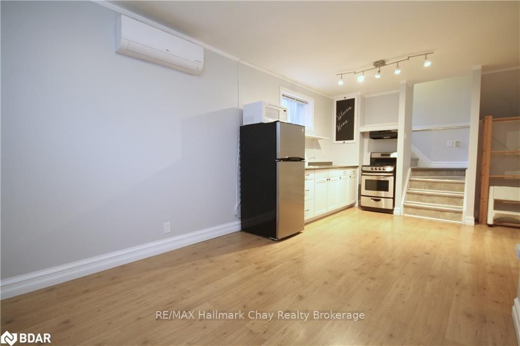 Photo 4 of Unit B, 65 Springdale Drive, Barrie, Cundles East — HOMEH