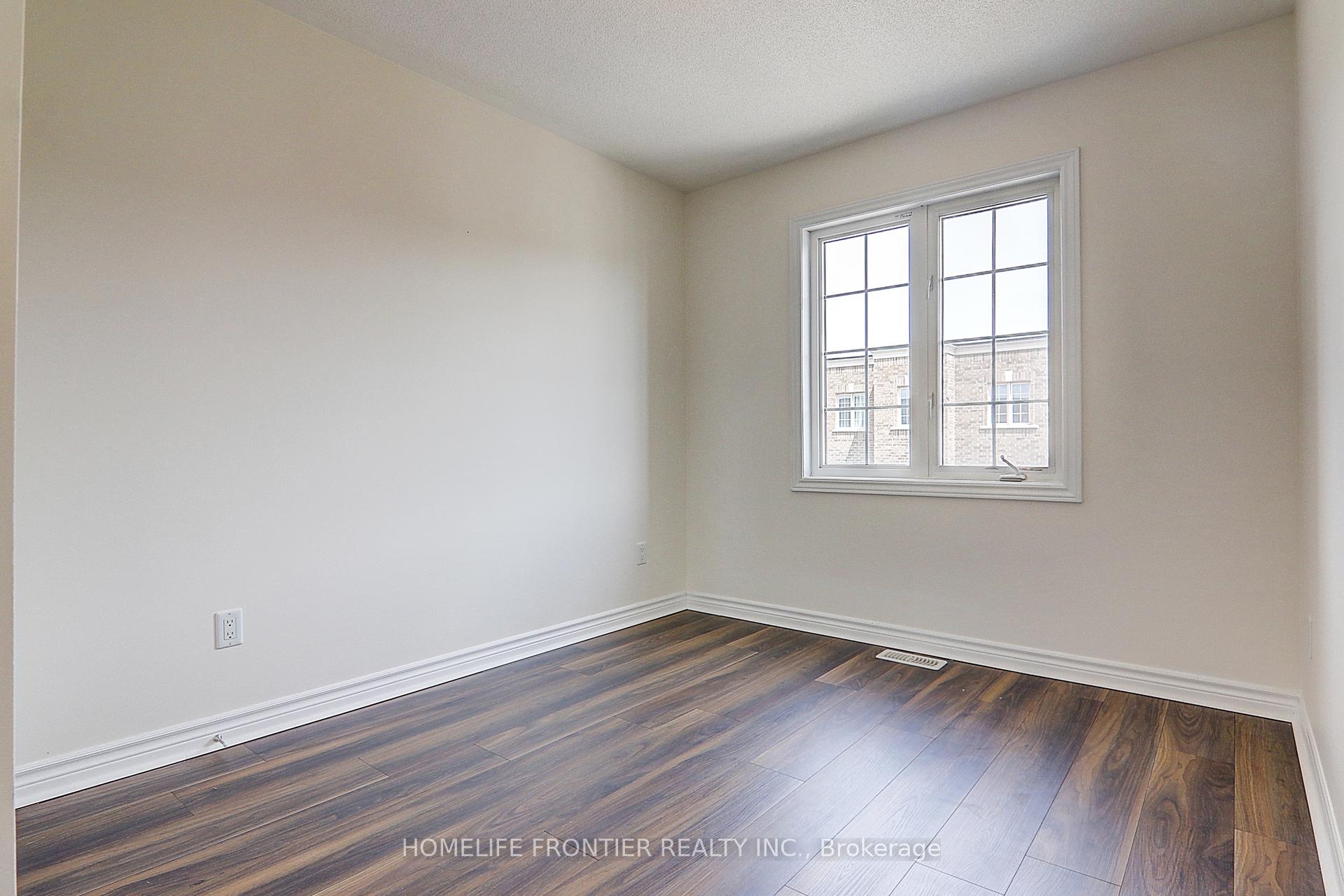 Photo 5 of 53 Ferris Square, Clarington, Courtice — HOMEH