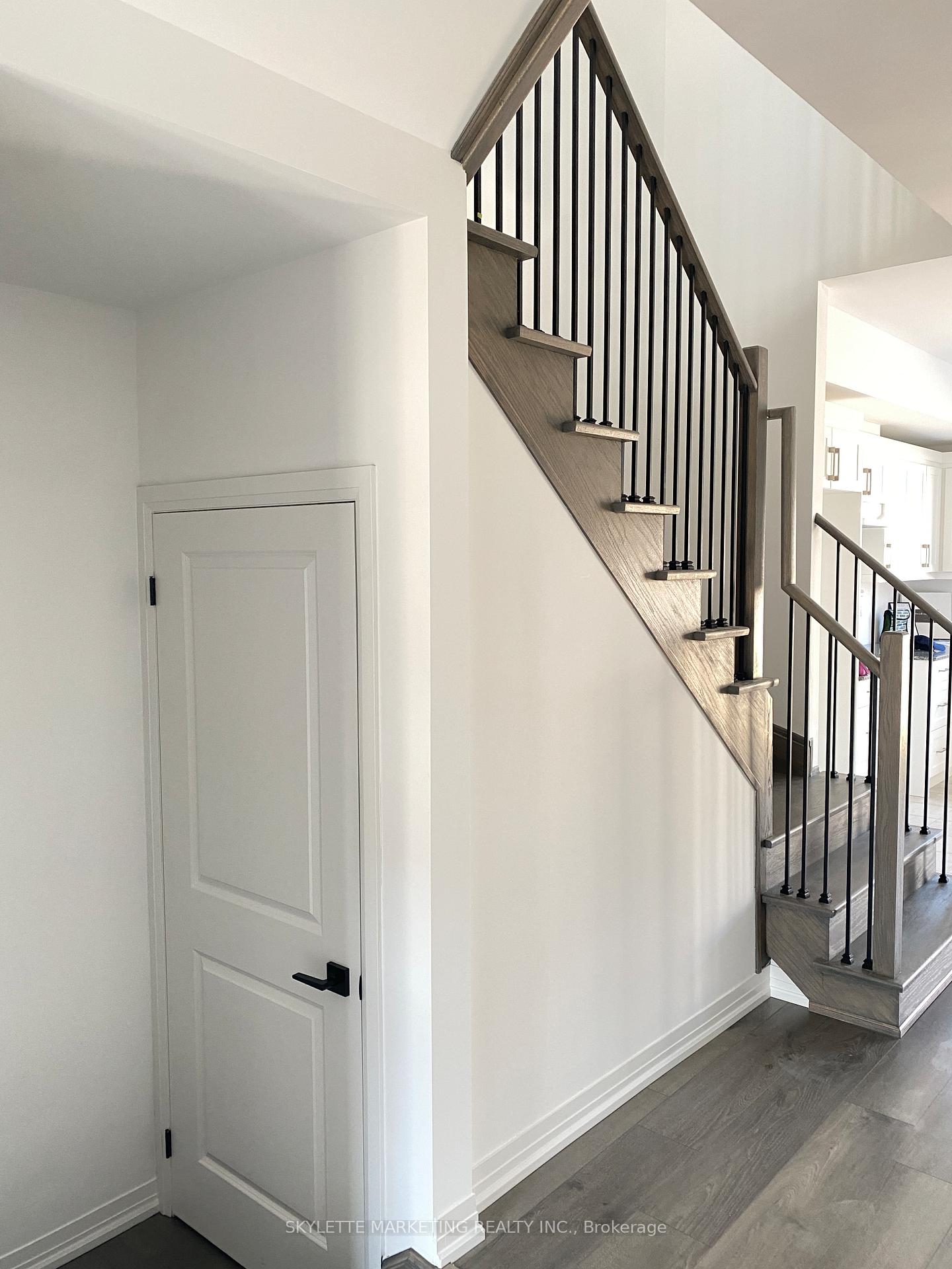 Photo 11 of 110 Fairlane Avenue, Barrie, Painswick South — HOMEH