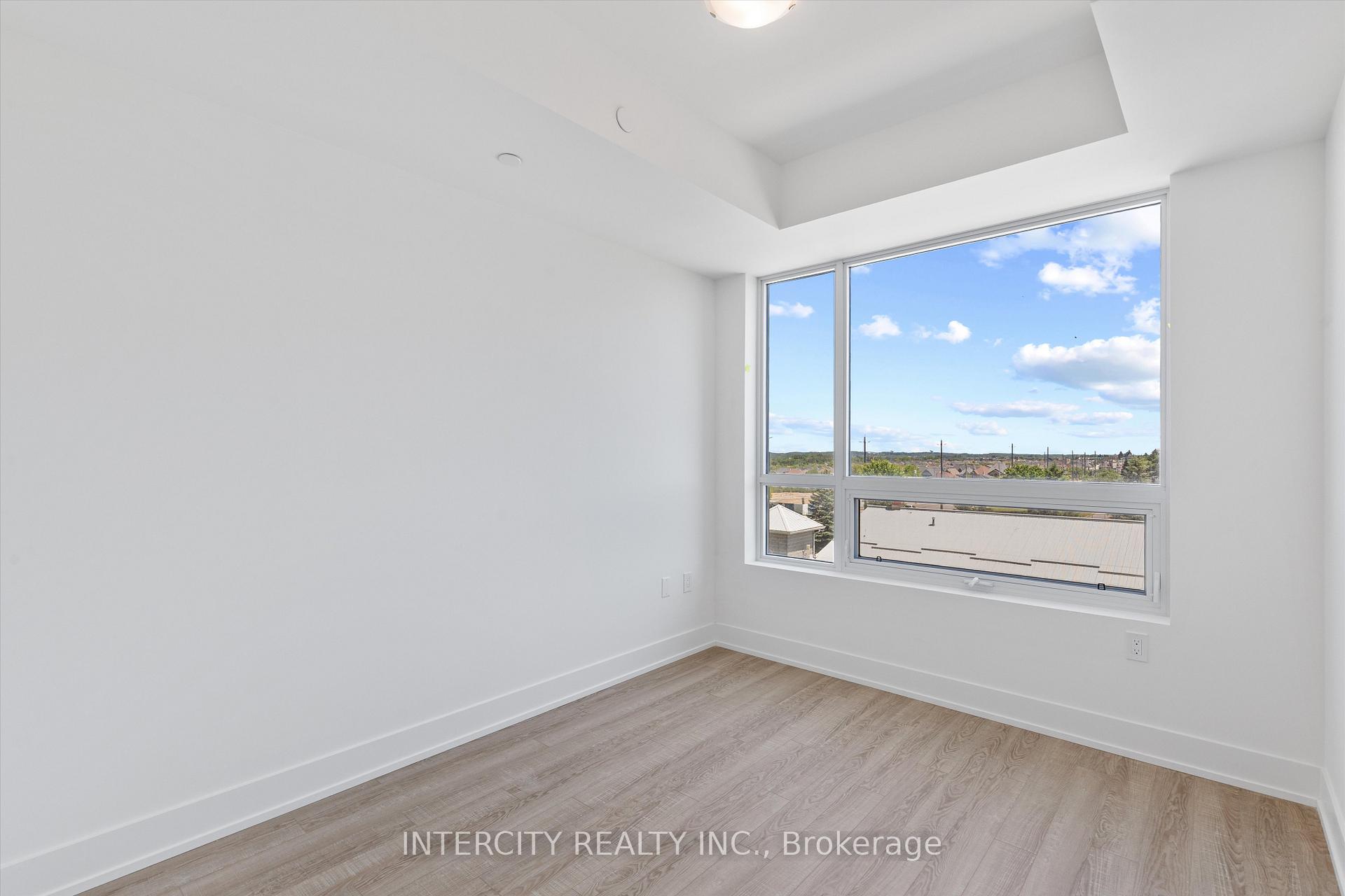 Photo 4 of Unit 445, 2075 King Road, King, King City — HOMEH