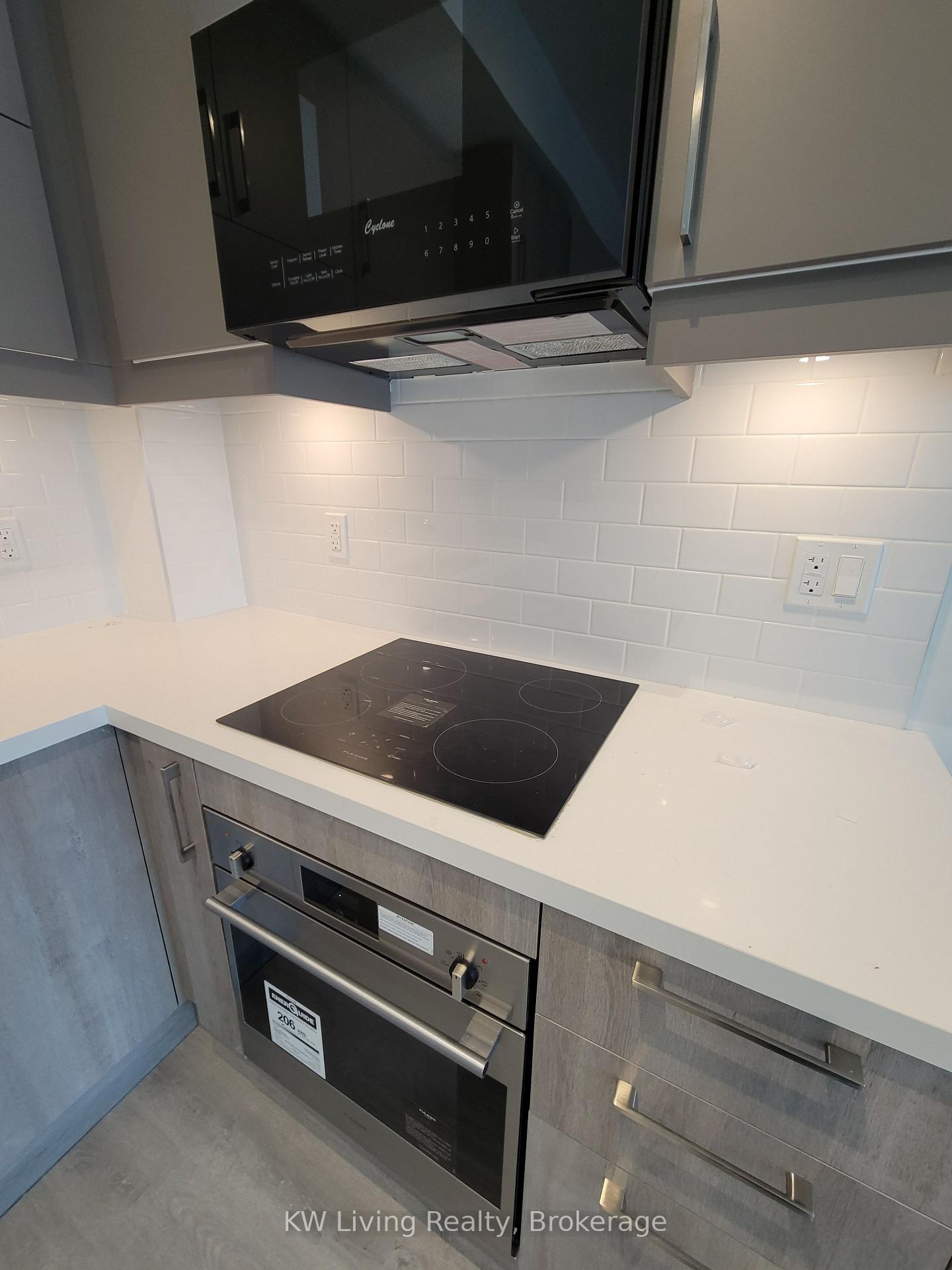 Photo 11 of Unit 720, 38 Simcoe Promenade, Markham, Unionville — HOMEH