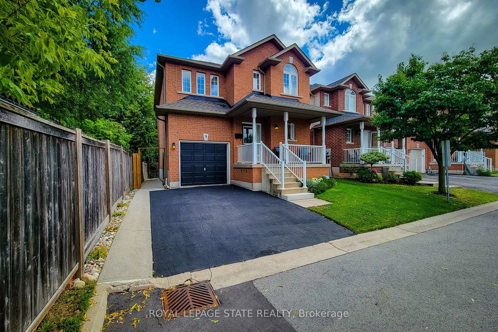 Photo 3 of Unit 9, 78 Peachwood Crescent, Hamilton, Stoney Creek — HOMEH