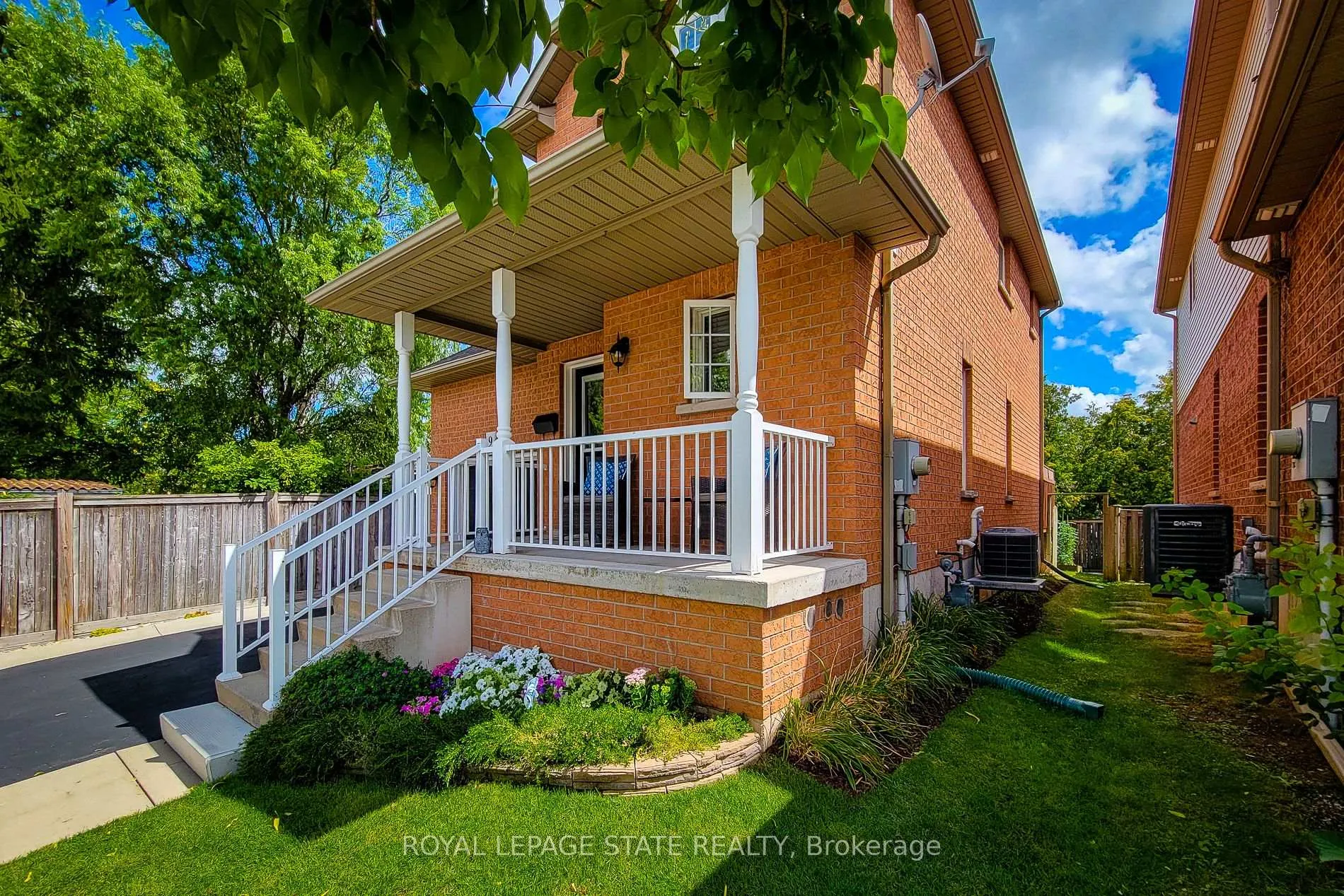 Photo 4 of Unit 9, 78 Peachwood Crescent, Hamilton, Stoney Creek — HOMEH