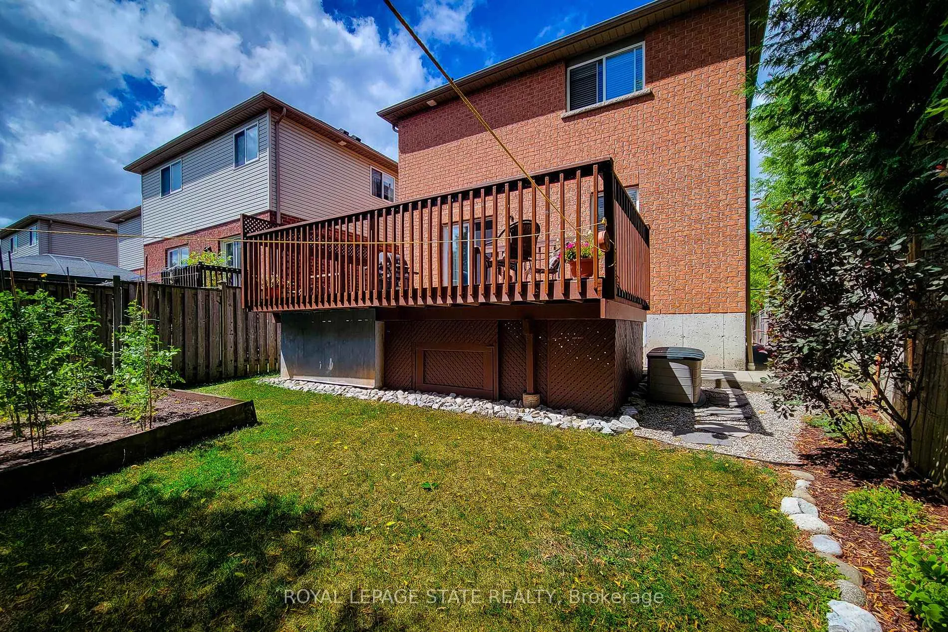 Photo 6 of Unit 9, 78 Peachwood Crescent, Hamilton, Stoney Creek — HOMEH