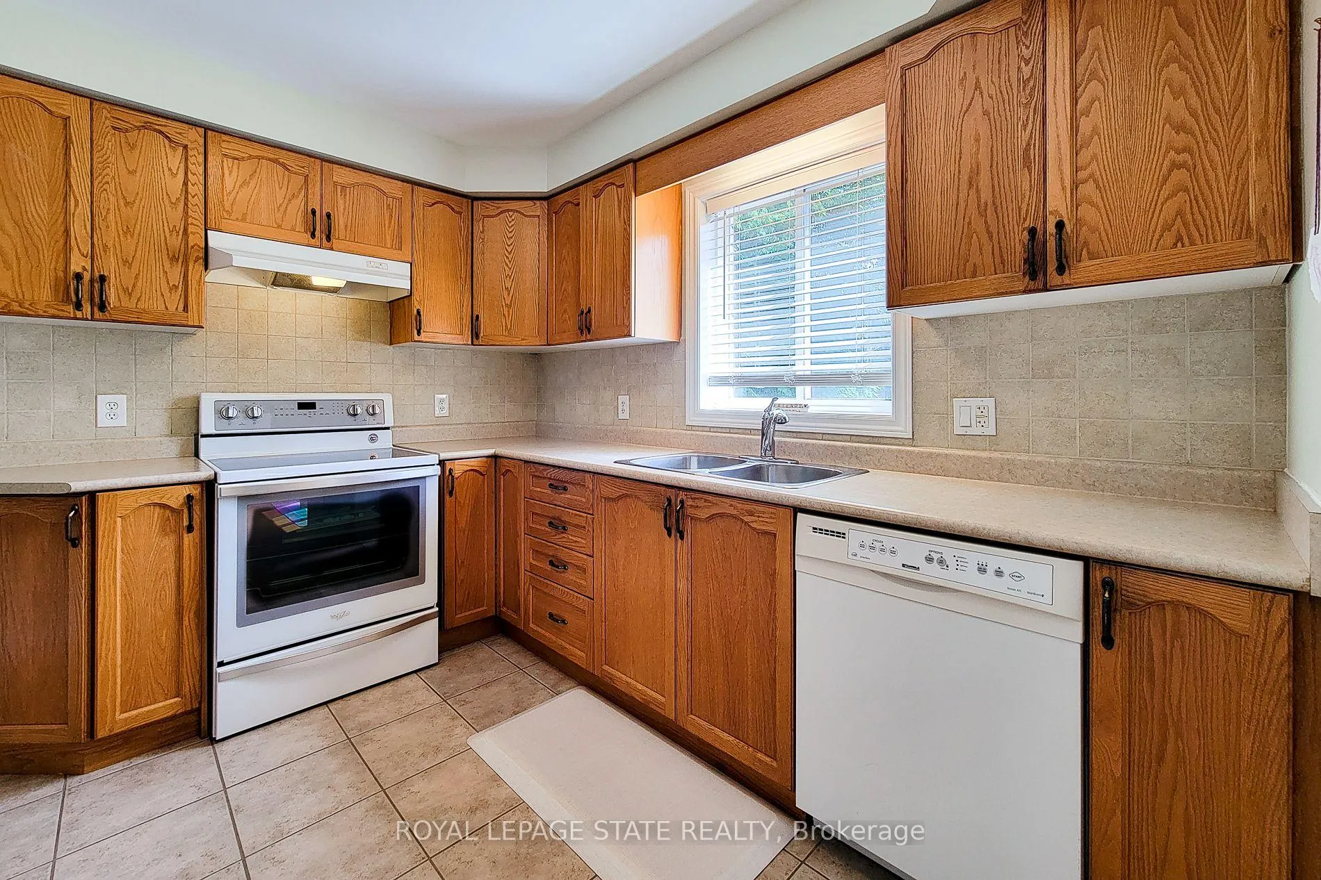 Photo 24 of Unit 9, 78 Peachwood Crescent, Hamilton, Stoney Creek — HOMEH