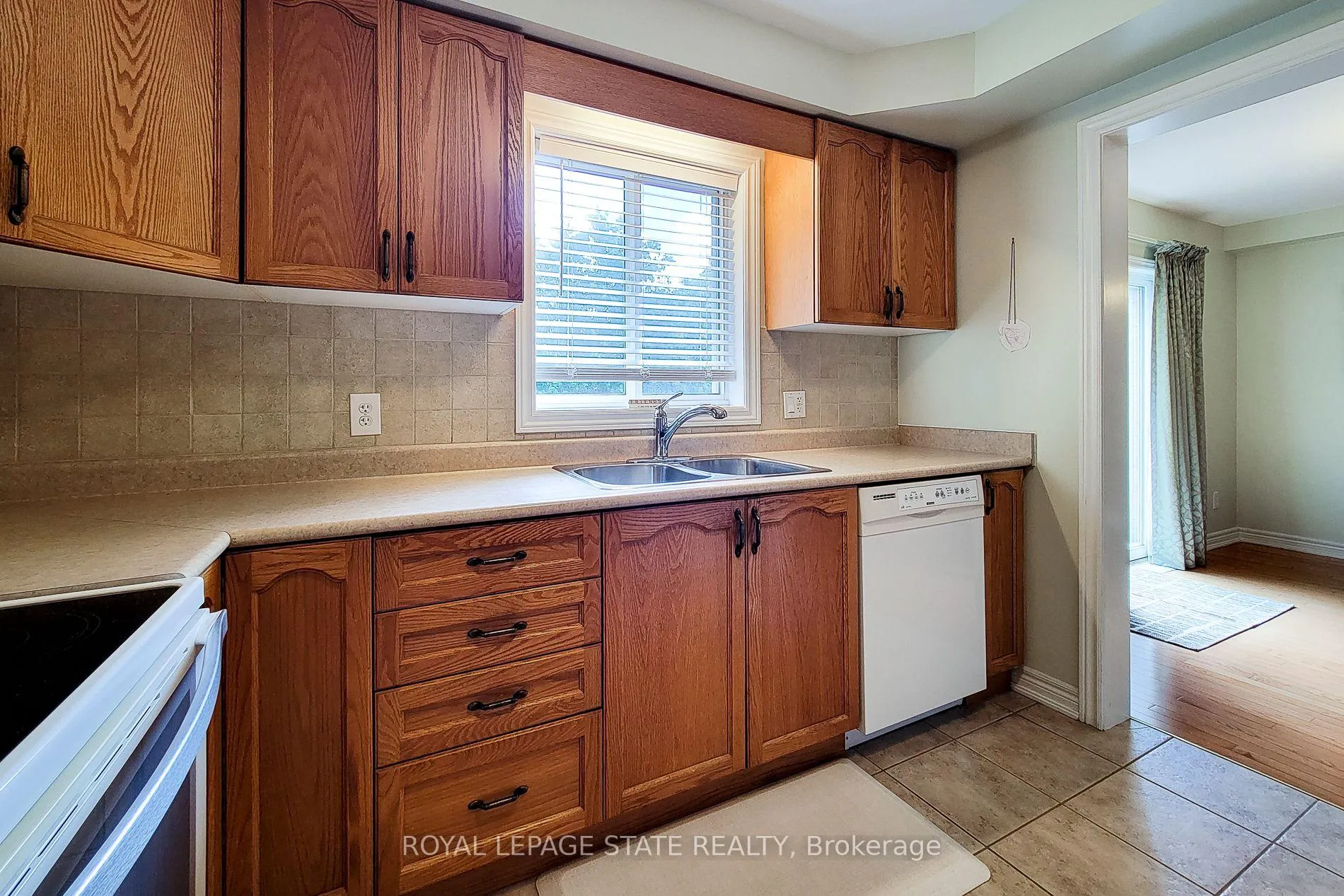 Photo 25 of Unit 9, 78 Peachwood Crescent, Hamilton, Stoney Creek — HOMEH