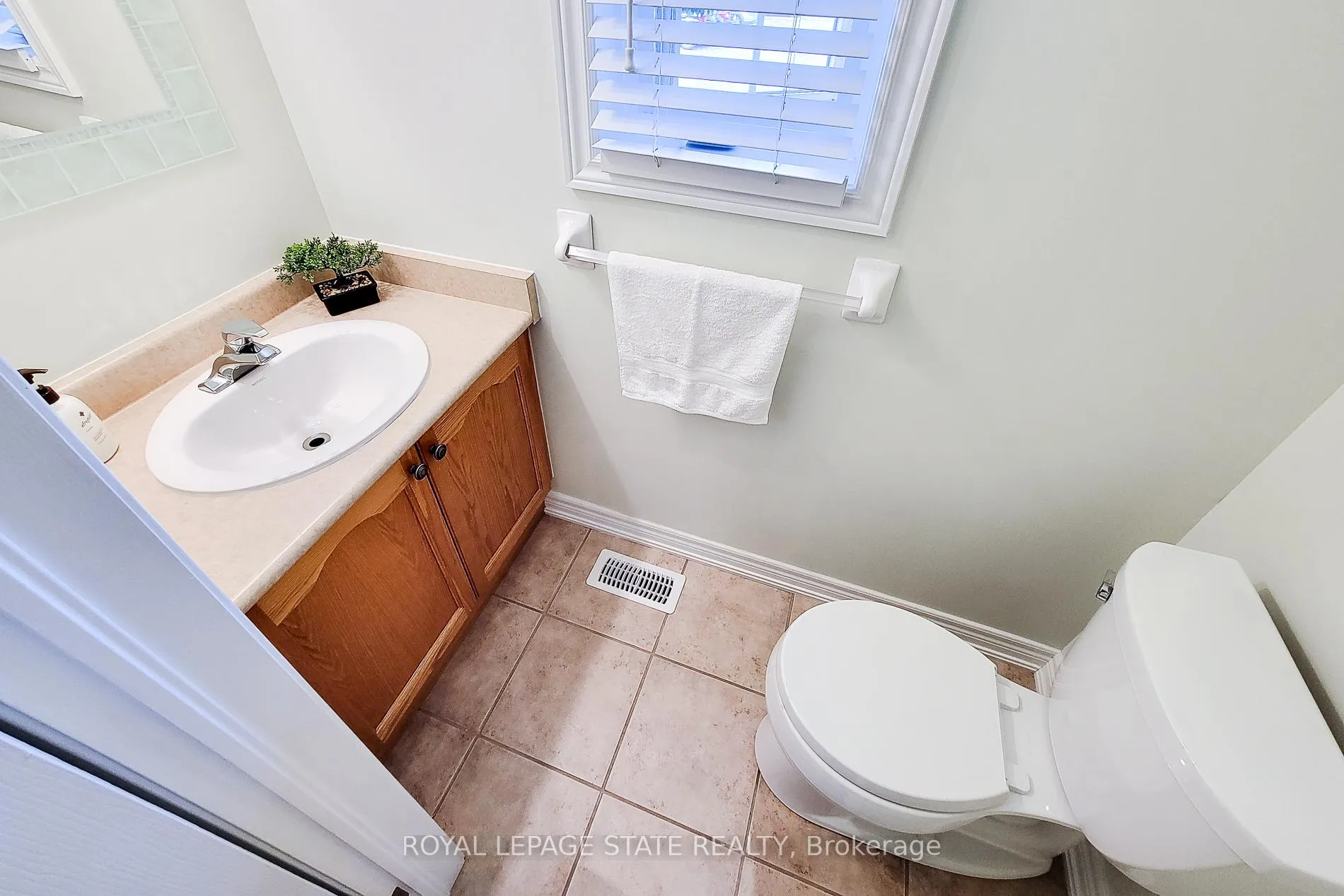 Photo 27 of Unit 9, 78 Peachwood Crescent, Hamilton, Stoney Creek — HOMEH