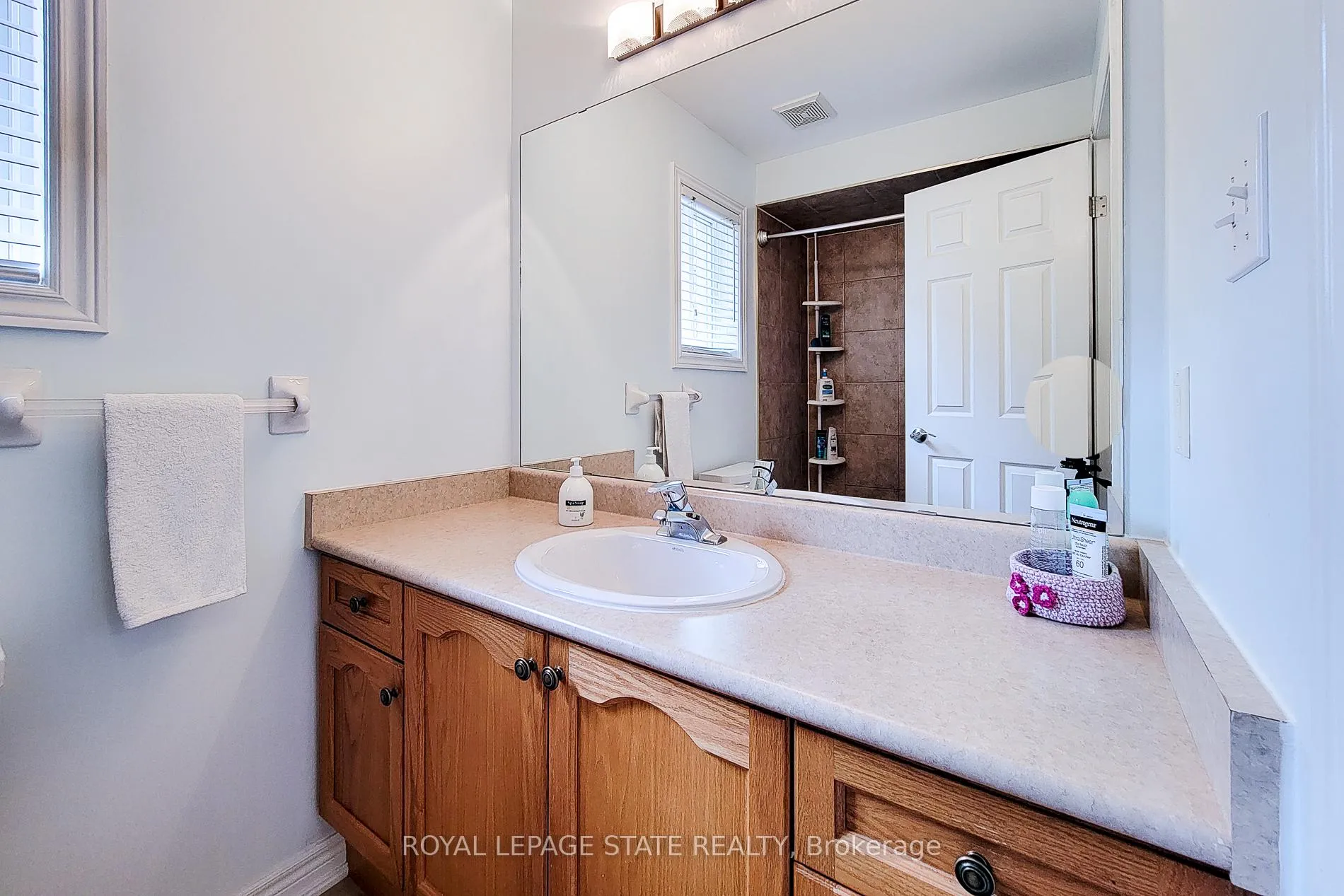 Photo 32 of Unit 9, 78 Peachwood Crescent, Hamilton, Stoney Creek — HOMEH
