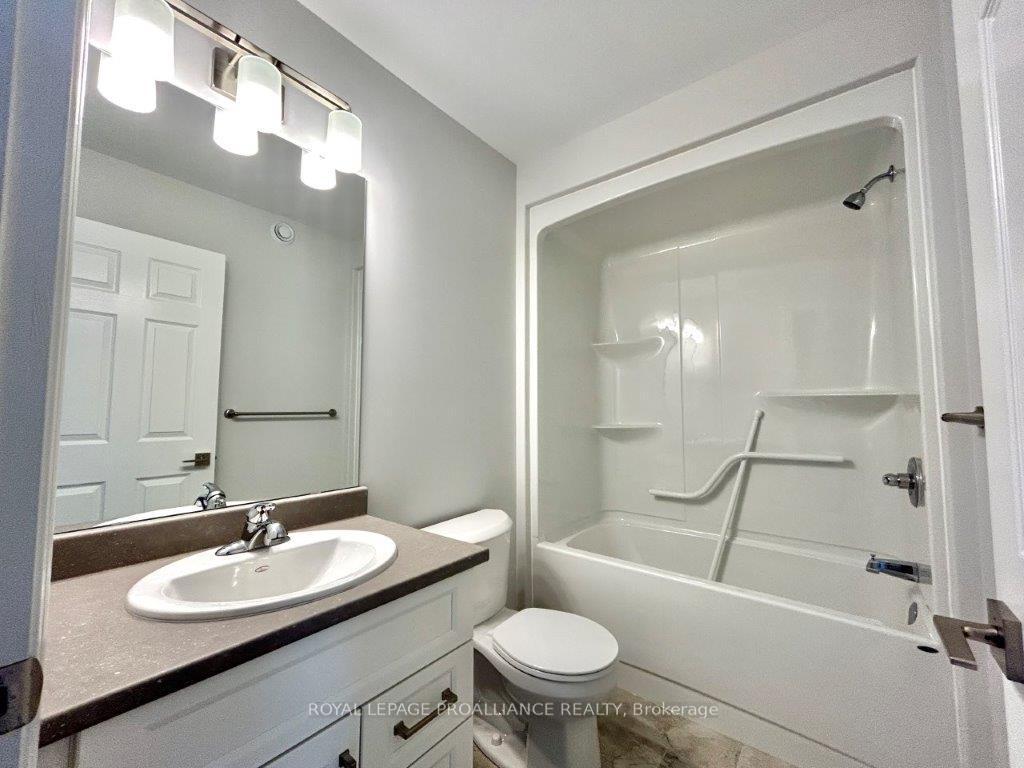 Photo 9 of 13 Otonabee Street, Belleville, Thurlow Ward — HOMEH