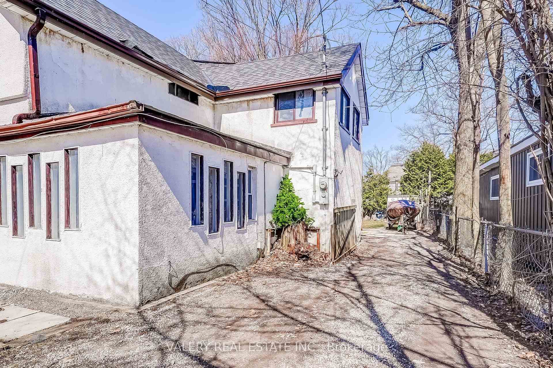 Photo 3 of 1004 Lake Drive E, Georgina, Sutton & Jackson's Point — HOMEH