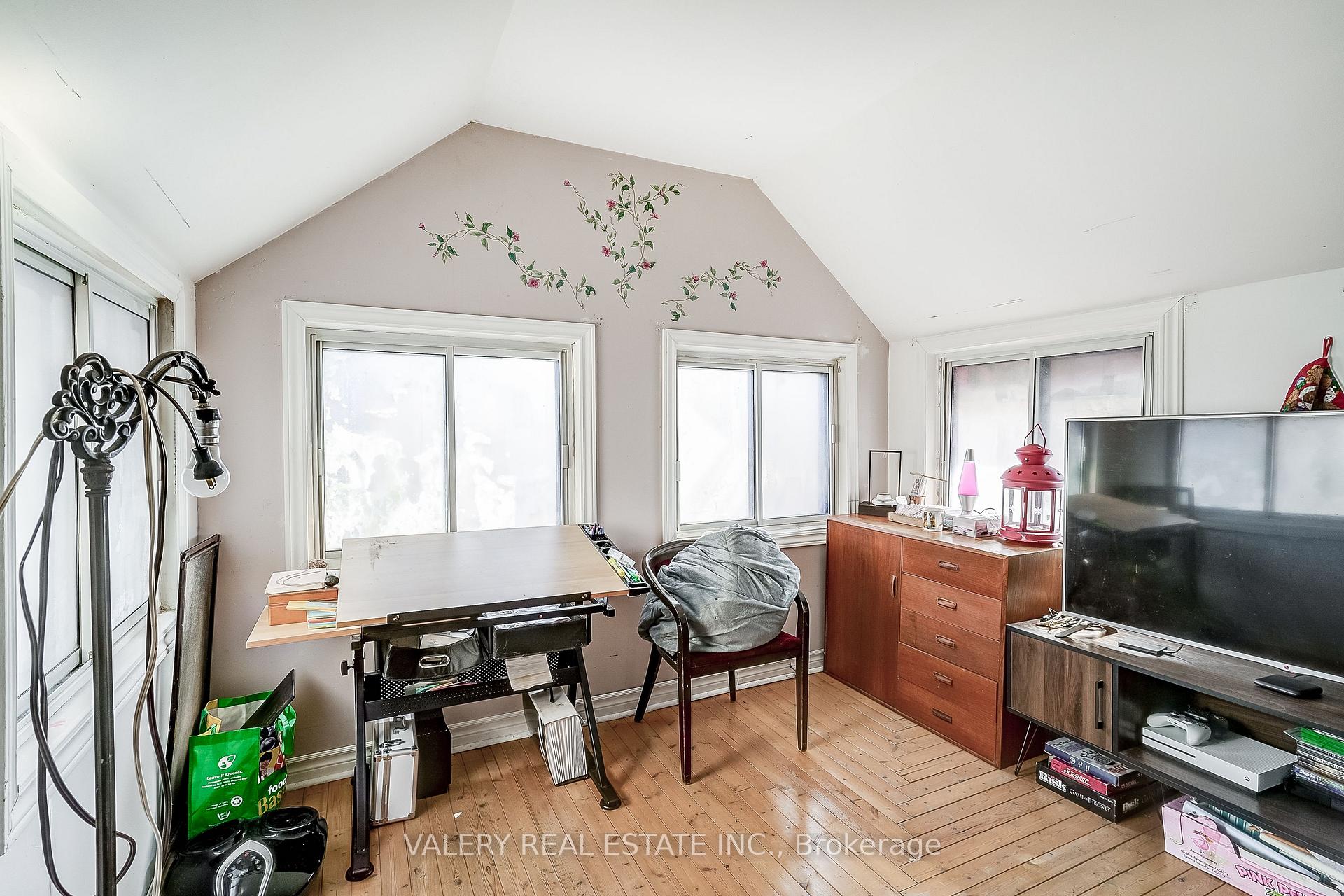 Photo 9 of 1004 Lake Drive E, Georgina, Sutton & Jackson's Point — HOMEH
