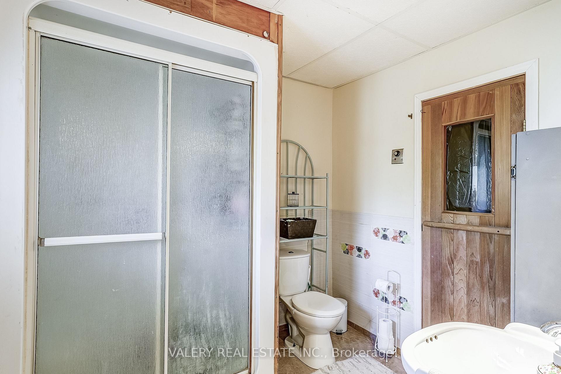 Photo 21 of 1004 Lake Drive E, Georgina, Sutton & Jackson's Point — HOMEH