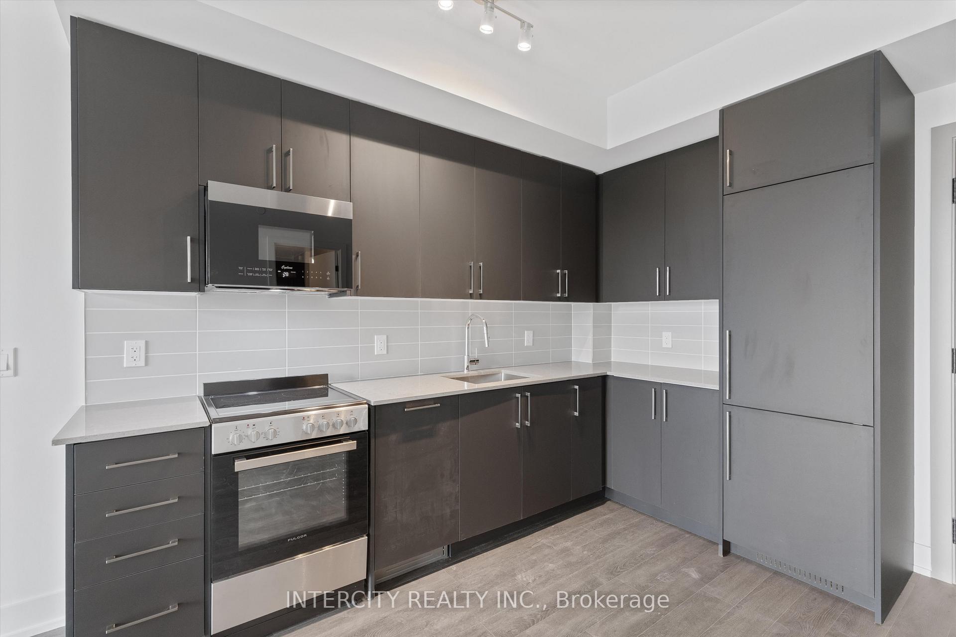 Photo 10 of Unit 420, 2075 King Road, King, King City — HOMEH
