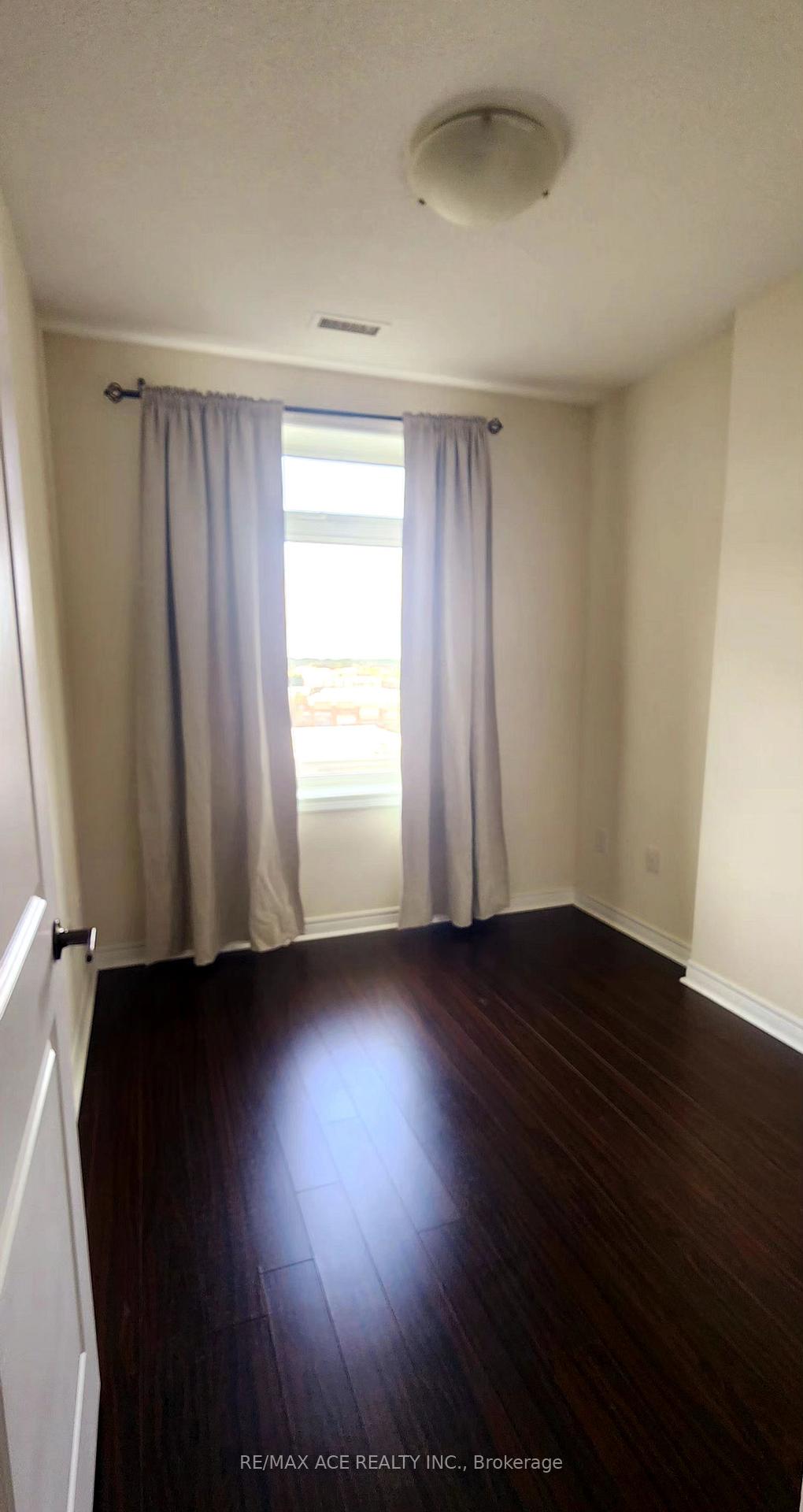 Photo 3 of Unit 533, 7325 Markham Road, Markham, Cedarwood — HOMEH